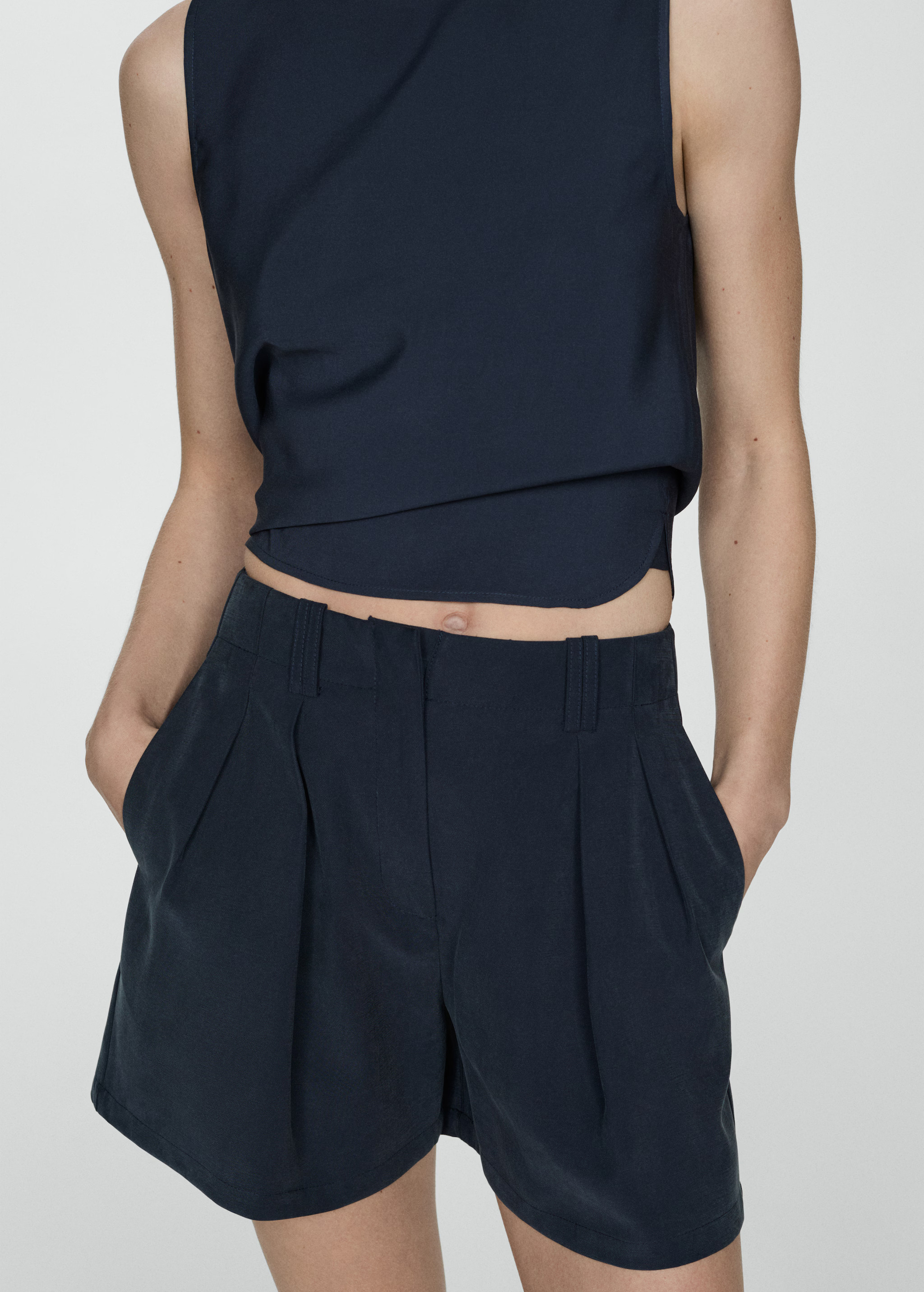 Pleated mid-rise shorts - Woman | MANGO USA | MANGO (US)