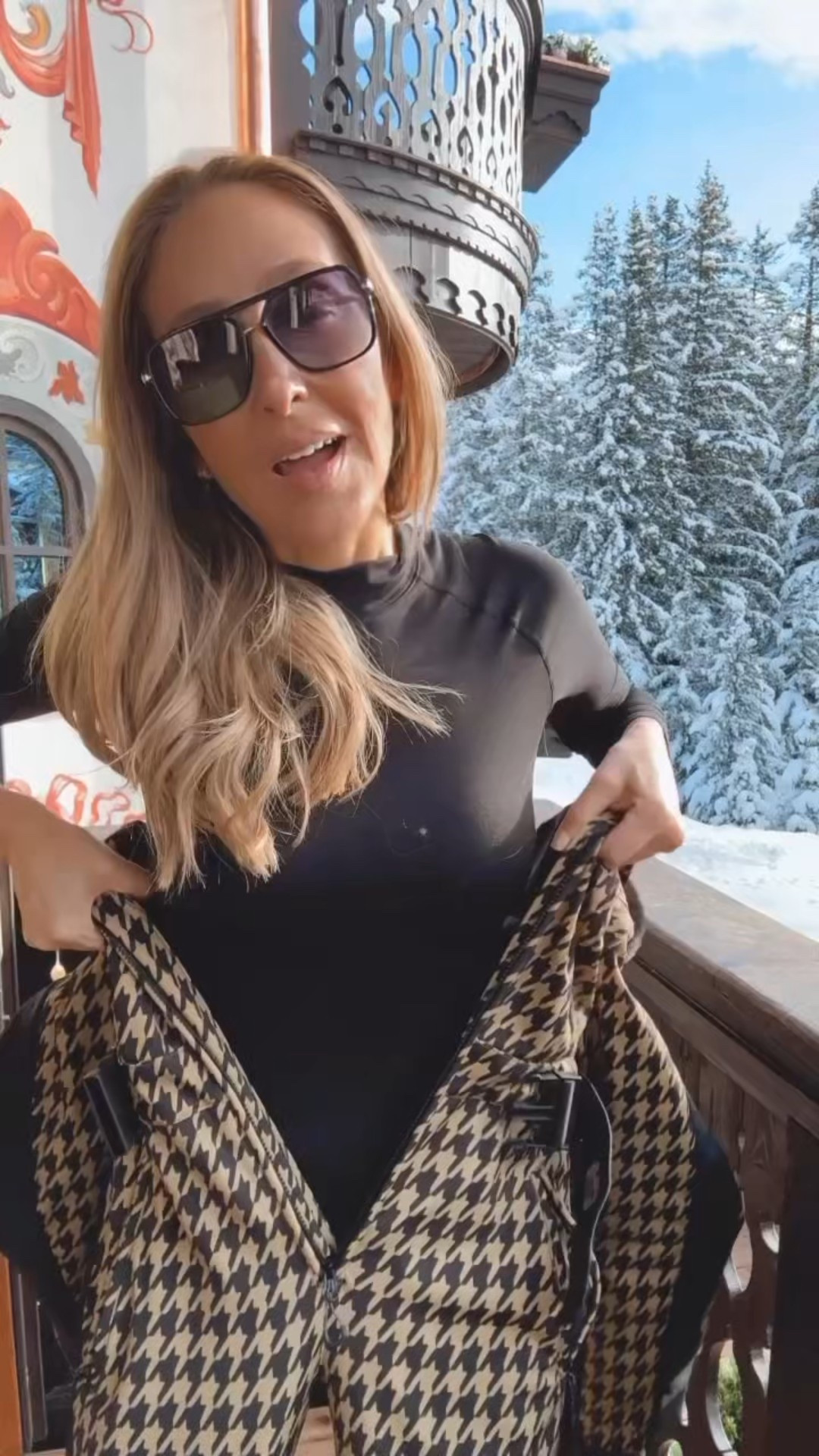 Amazon ski suit that has an amazing quality . Water resistant 🙌🏻🙌🏻 wearing a size small 
Runs tts 


#LTKOver40 #LTKTall #LTKTravel