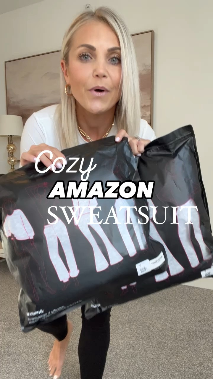 Amazon Sweatsuit✨
The best sweatsuit I’ve found on Amazon! Both pieces are lined with a cozy fleece material and the material is such good quality. Comes in several different colors and I’m wearing a small in the top and XS bottoms.


Pumiey, Amazon finds, Amazon fashion, sweatpants, sweatshirt, fleece lined sweatpants, Amazon fashion finds, Amazon outfit, fall outfit, casual style 

#LTKFindsUnder50 #LTKSeasonal #LTKMidsize