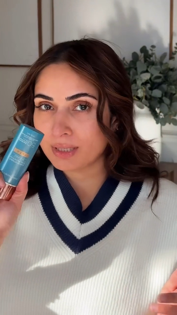 Had to give this a permanent spot on my feed because of how many questions I get about the @colorescience Tinted SPF. 
Skin prep using @baborofficial 
Foundation @colorescience Flex Formula in Medium. 

#colorescience #baborofficial #babor #dewymakeup #naturalmakeuplook #naturalmakeup