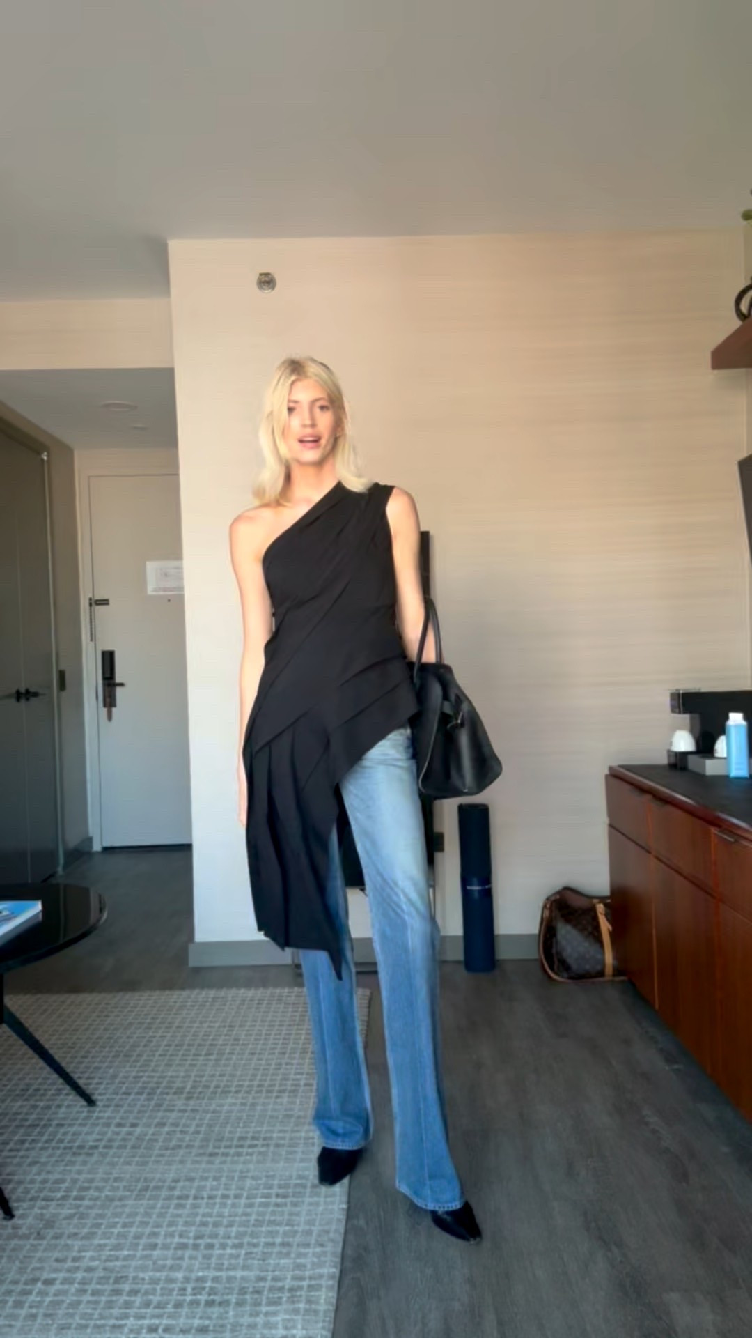 Getting ready to head to my show room! Sharing my current fit 🖤✨

#LTKStyleTip #LTKItBag #LTKNYFW