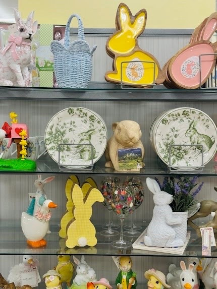 I’m officially obsessed with these bunny-shaped serving trays and floral plates. Whether you’re planning an Easter brunch or just love a garden-inspired kitchen, these finds are too cute to pass up!
Hashtags: #EasterDecor #TablescapeInspo #SpringDecor #GrandmillennialStyle #LTKhome