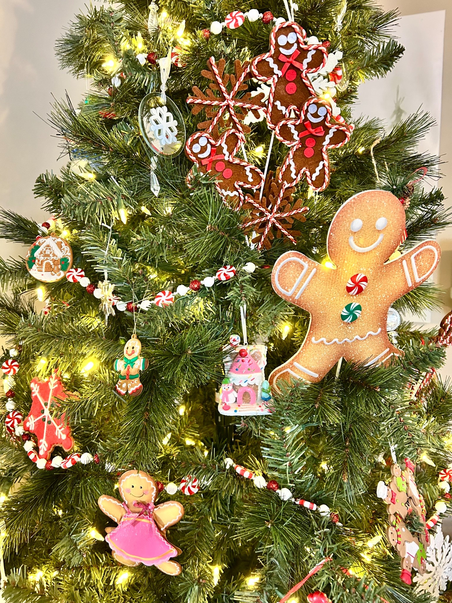 We added these gingerbread filler items to fill up the tree this year! ✨🎄🤗

#LTKFindsUnder50 #LTKHome #LTKHoliday