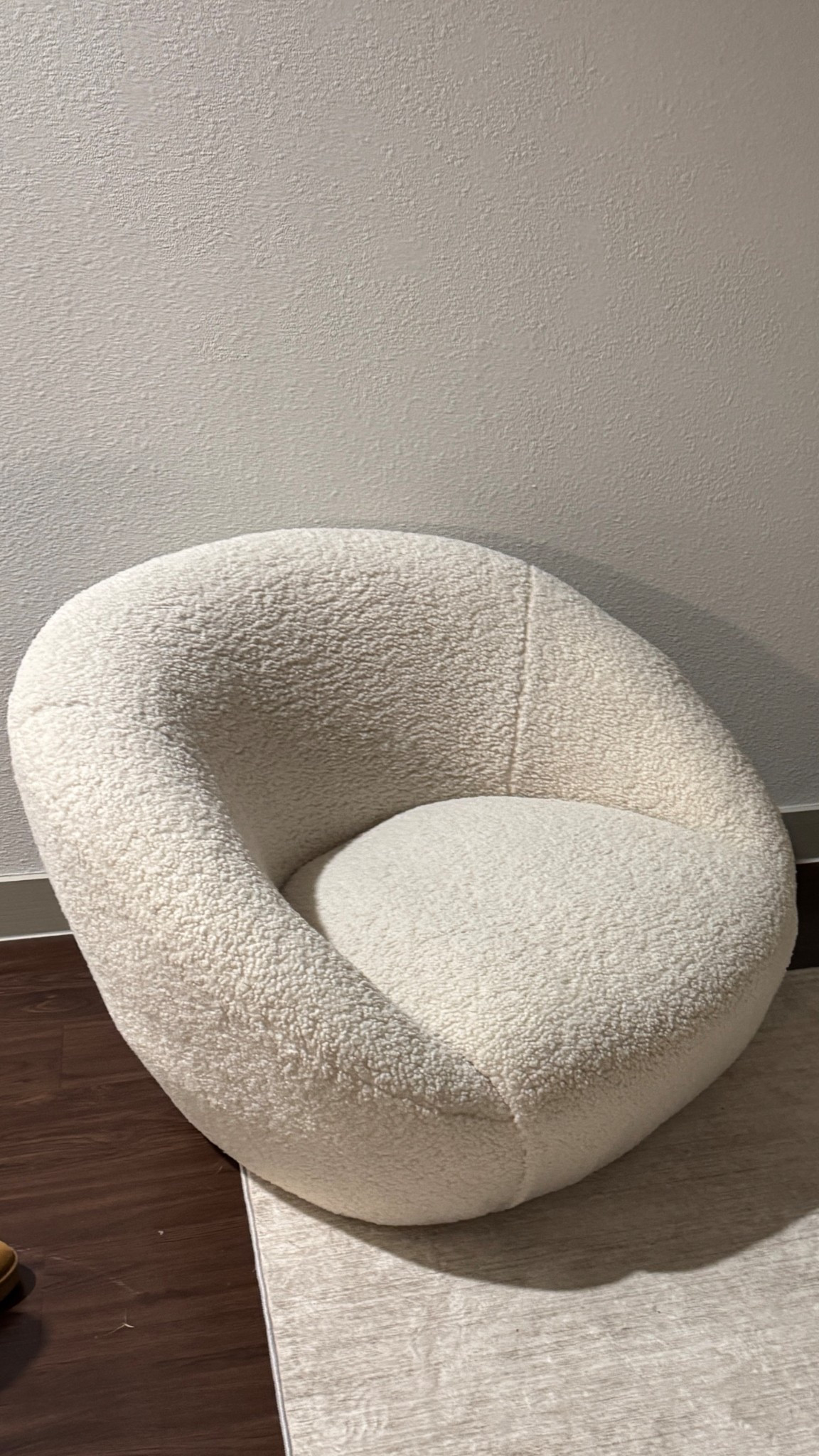 accent chair living room, aesthetic chair, accent chair, home decor, living room furniture 


#LTKSaleAlert #LTKHome #LTKdayinmylife