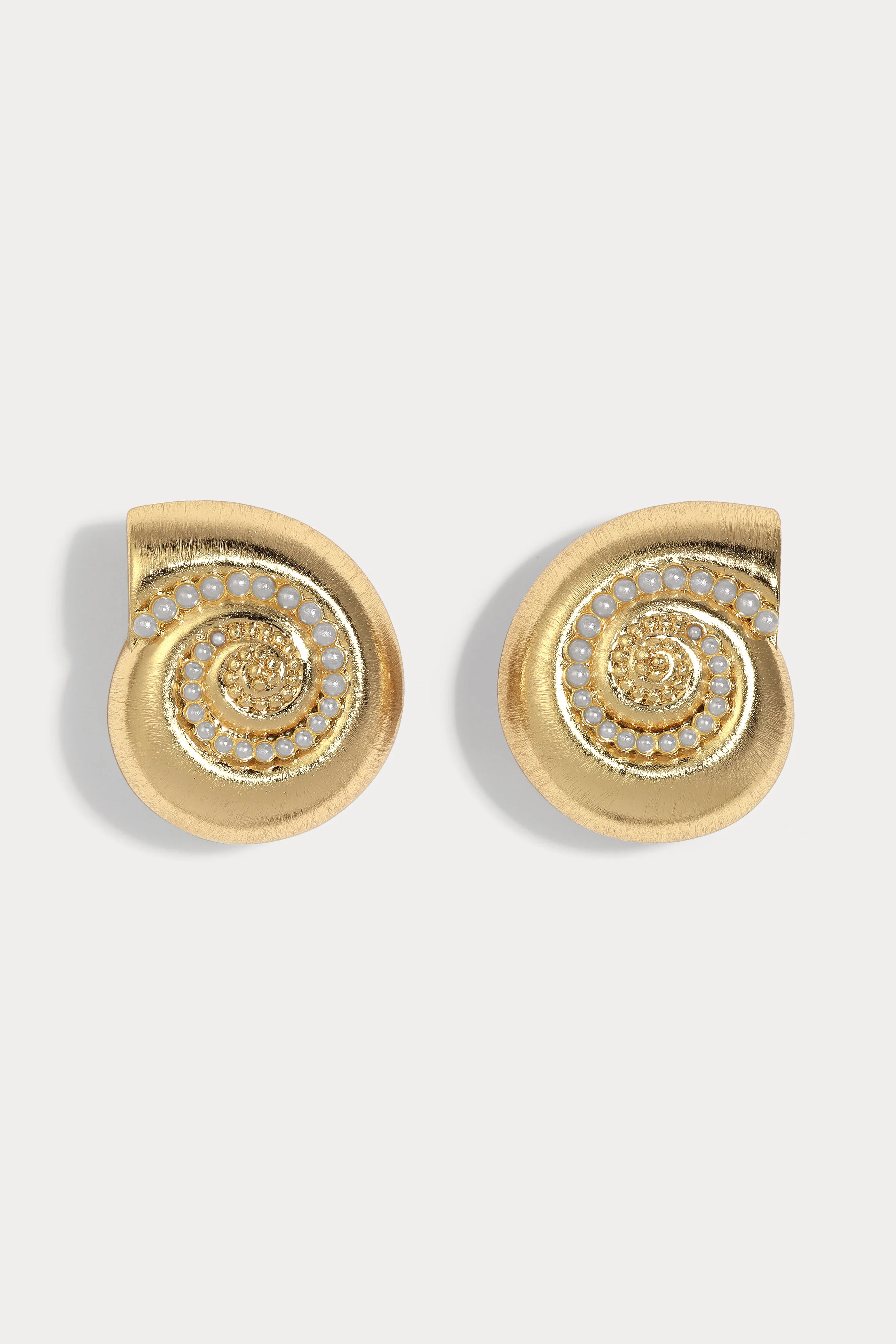 Small La Mer Pearl Bezel Earrings | Lili Claspe