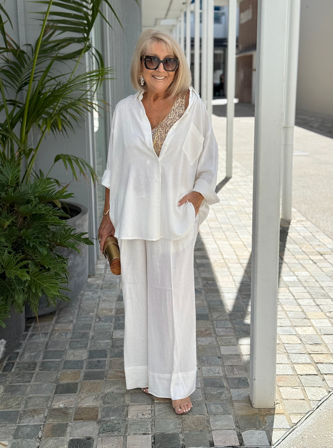 WISHING YOU ALL A BEAUTIFUL CHRISTMAS! 🎄🎄

Can’t wait to see you in the New Year. ♥️

Relaxed style in @decjuba for the HOLIDAY SEASON.  ♥️

🔗 SHOP:  LINKS in BIO, STORIES and LTK or Message SHOP! 🛍

 Outfit Details:

-  D-Luxe Linen Blend Pant in White - Size S
-  D-Luxe Linen Blend LS Shirt in White - Size S
-  Sia Sequin Mini Tee Dress in Champagne - Size 10

#LTK #StyleOver50 #OOTD  

 #LTKaustralia #LTKover50style #LTKstyletip