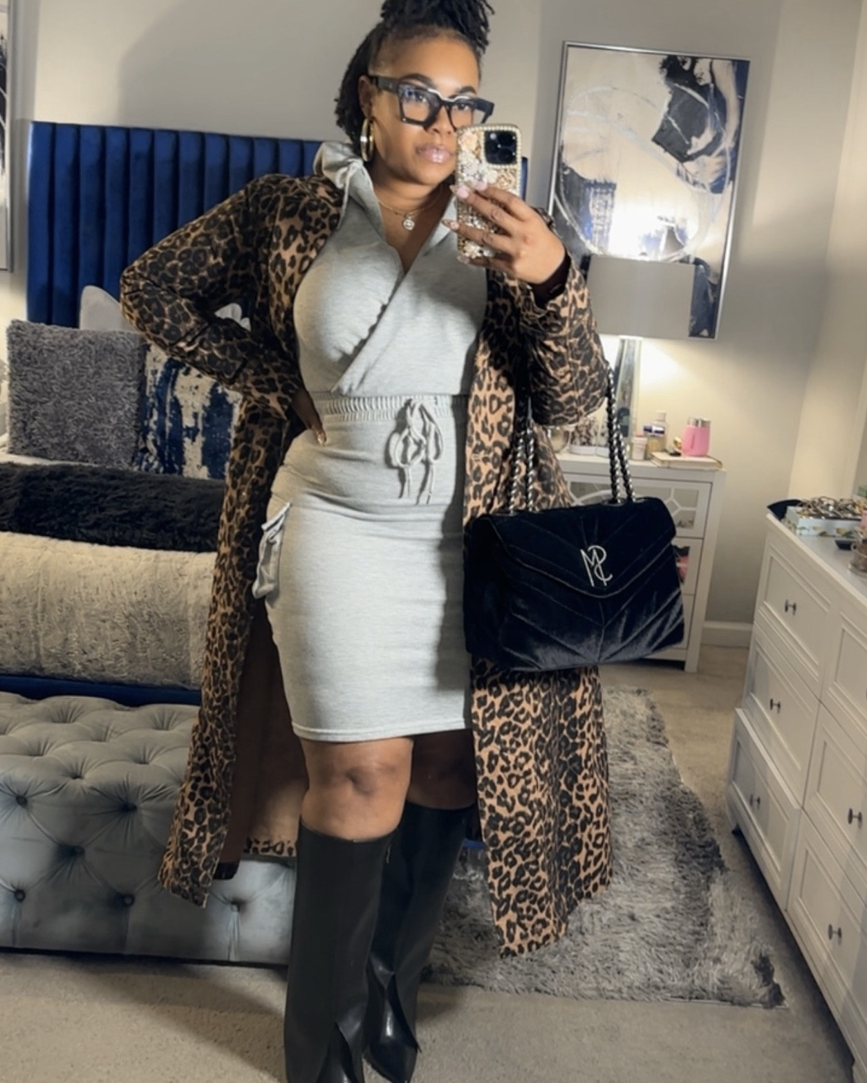 Mixing comfy and bold is always a yes for me! 🖤🩶🐆 Coat Fashion Nova 