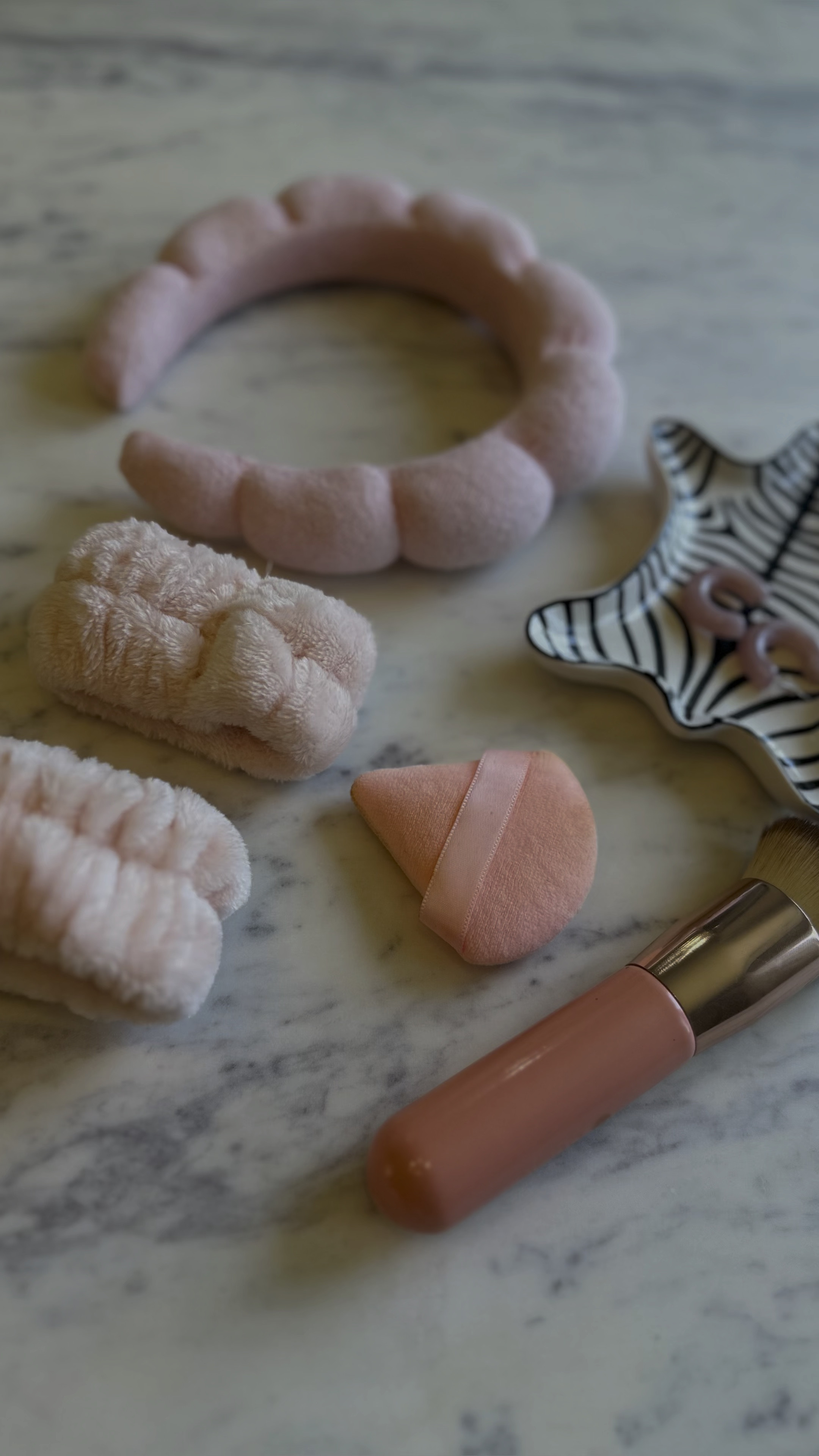 Cute Amazon finds under $12 🤩🤩

Pink stuff, pink girl stuff, headband for washing face, wrist bands for washing face, powder puff, foundation brush, jewelry tray, makeup holder, Amazon viral products

#LTKsalealert #LTKunder50 #LTKbeauty