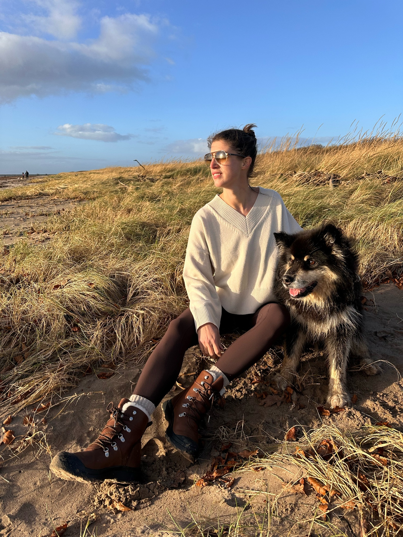 Sunday beach day… 

First WAT The Brand pieces and I really rate them to be honest 

Wearing size small in the v neck knit (it’s v soft and zero itch) and xs in the chocolate brown ribbed leggings

Boots are waterproof emu shearling lined hikers and they’re 👌 (tts)

#LTKuk #LTKautumn #LTKfitness