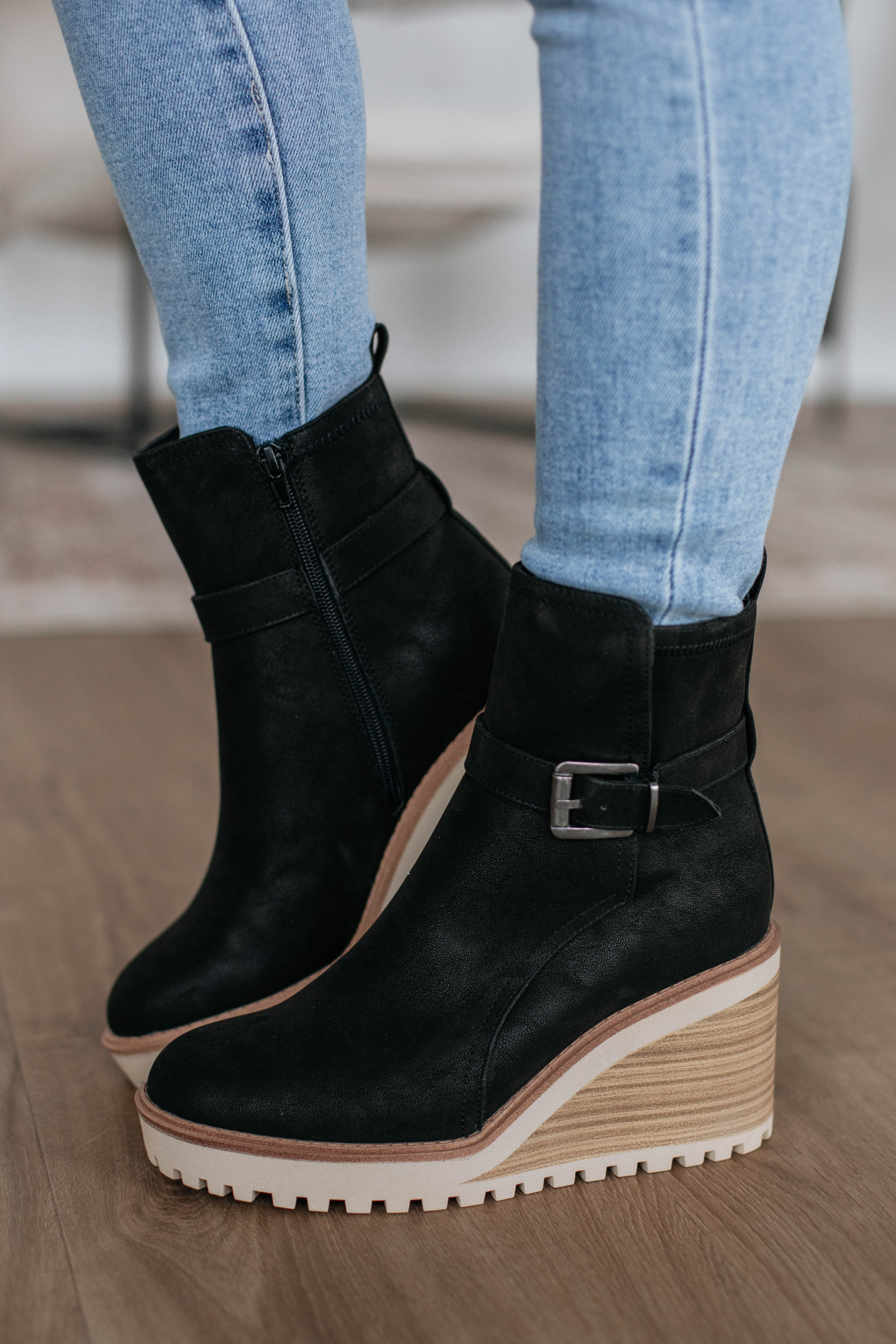 Keep It Contained Boots - Black | Wild Oak Boutique