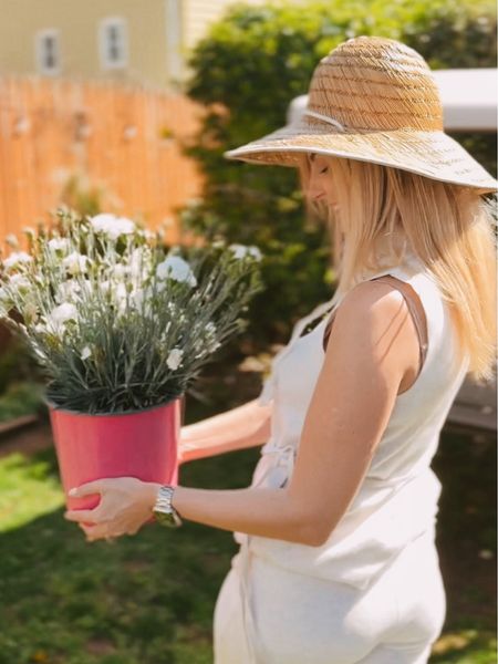 #ad In the thick of gardening season? @lowes has your back with SPRINGFEST! Take a look at the awesome plants I picked up for my yard's post-winter facelift. #lowespartner


#LTKSeasonal #LTKhome