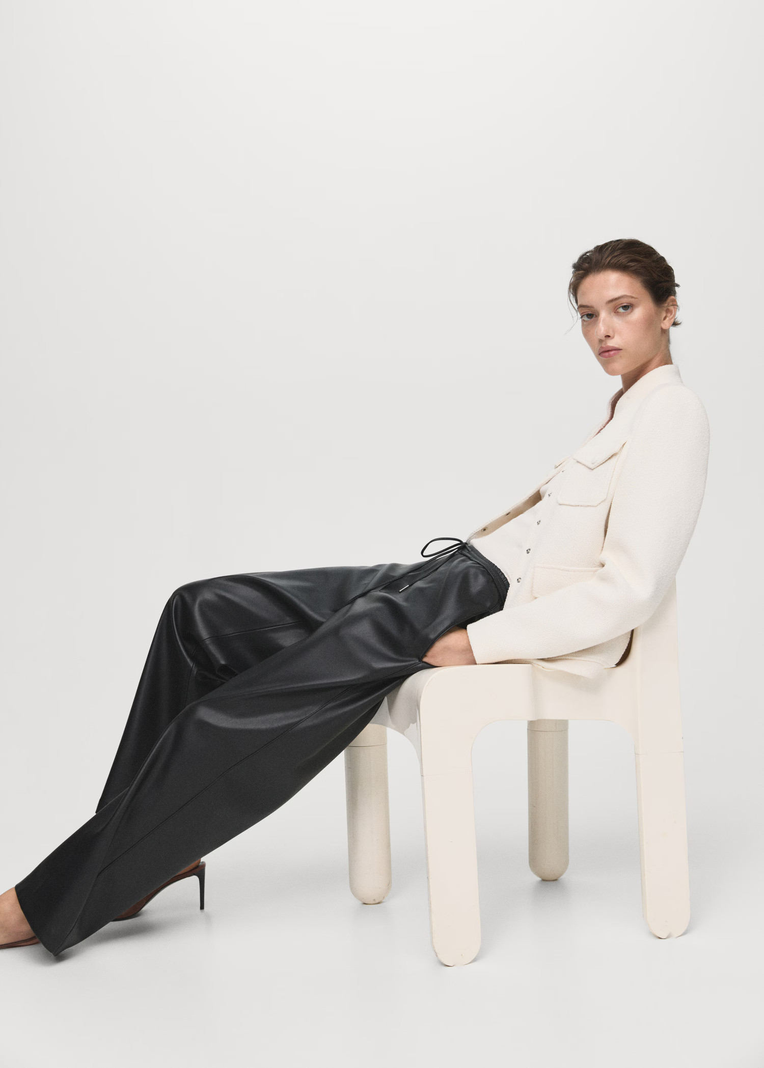 Faux-leather trousers with elastic waist | MANGO (UK)