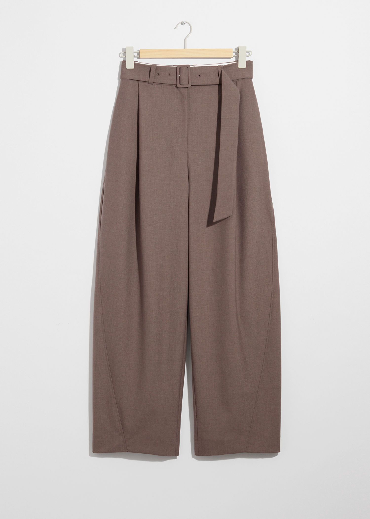 Elegante Hose mit Barrel-Bein | & Other Stories (DE + FR)