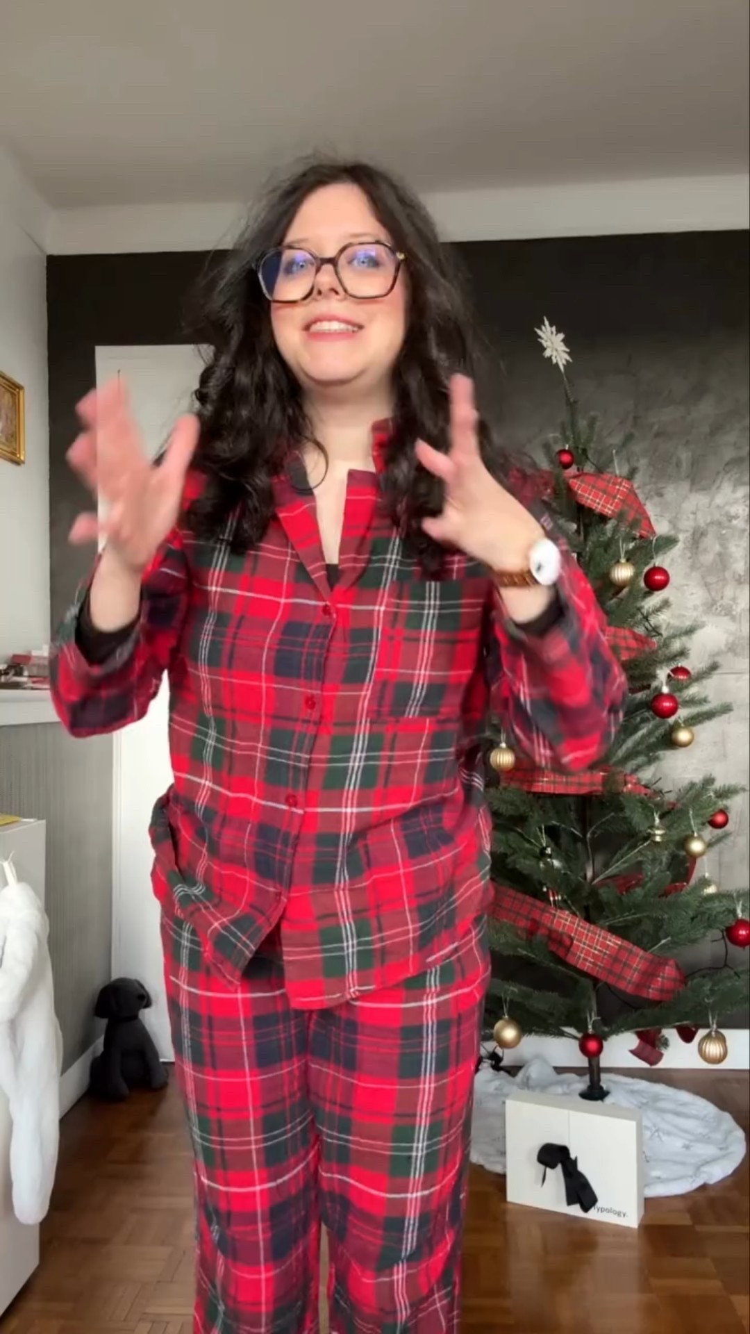 Jour 3 — On ouvre le calendrier des looks de fêtes ✨
Je ne pouvais pas ne pas te proposer un look avec ma jupe à paillette (je me suis fiancée dedans 🙈)

Tu veux découvrir les 22 looks suivants ?
👉 Abonne-toi, on se retrouve ici chaque jour jusqu’à Noël.

Pyjama : @etam 
Haut : @uniqlofr 
Jupe : @promod 
Babies : @minelliofficiel 
Pochette :  @jennyfer 
Rouge à lèvre : @maccosmeticsfrance

#LTKstyletip #LTKpartywear #LTKfestive