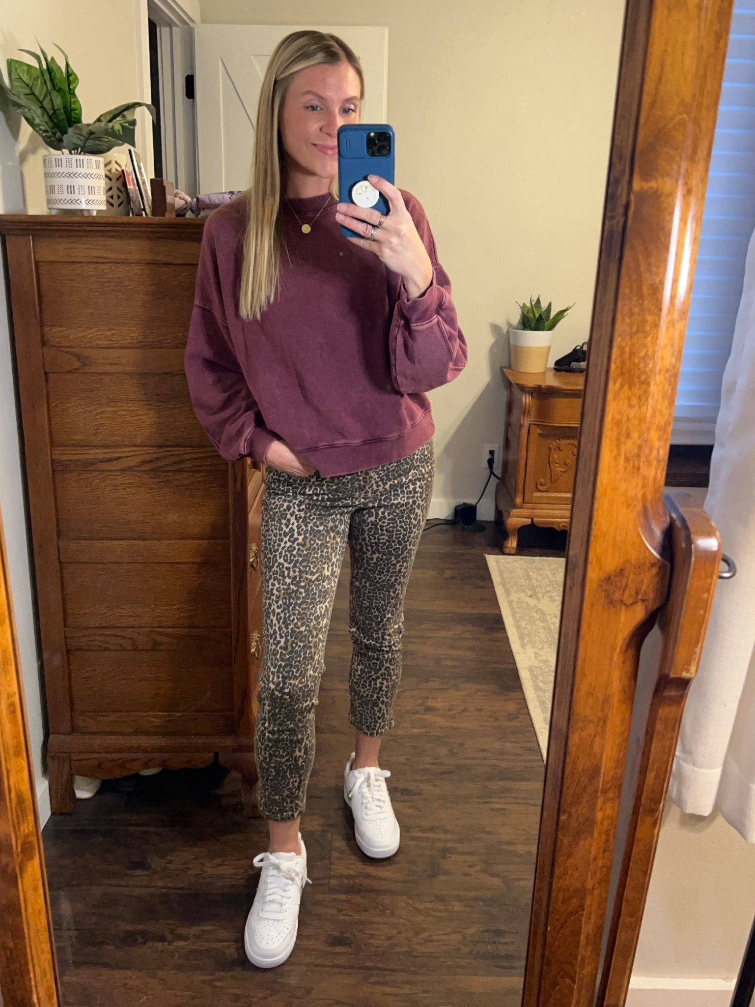 What I wore to work today
•Sweatshirt #gap
•Leopard Pants #maurices
•Shoes #nike #famousfootwear
#falloutfit #fallfashion #fallfashioninspo #casualoutfit #casualstyle 

#LTKSaleAlert #LTKPlusSize #LTKFindsUnder50