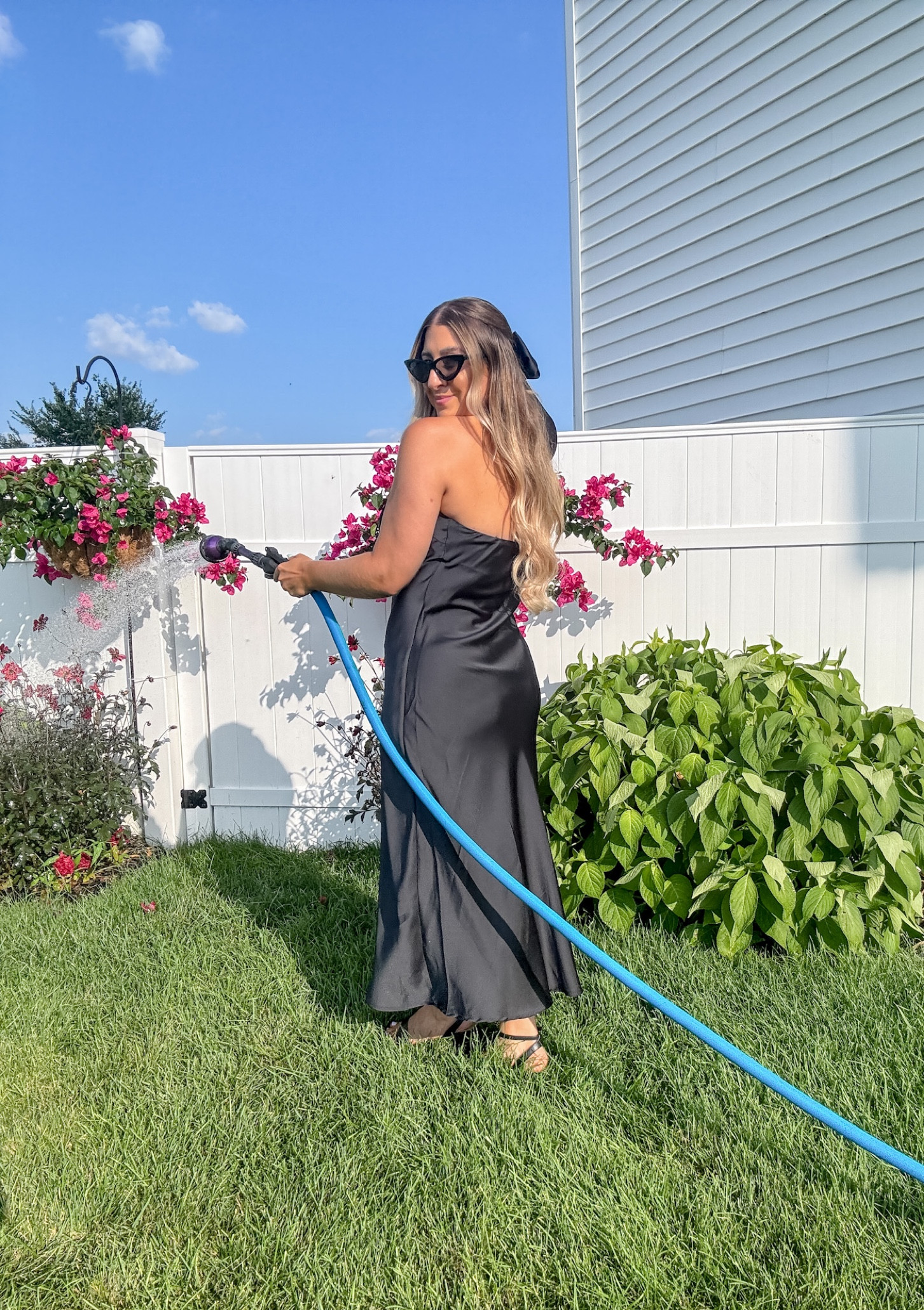 When you get home from a wedding and notice your hydrangeas are droopy… let me tell you I hopped out of my car so fast to water them 💧



#LTKmidsize #LTKfindsunder50 #LTKwedding