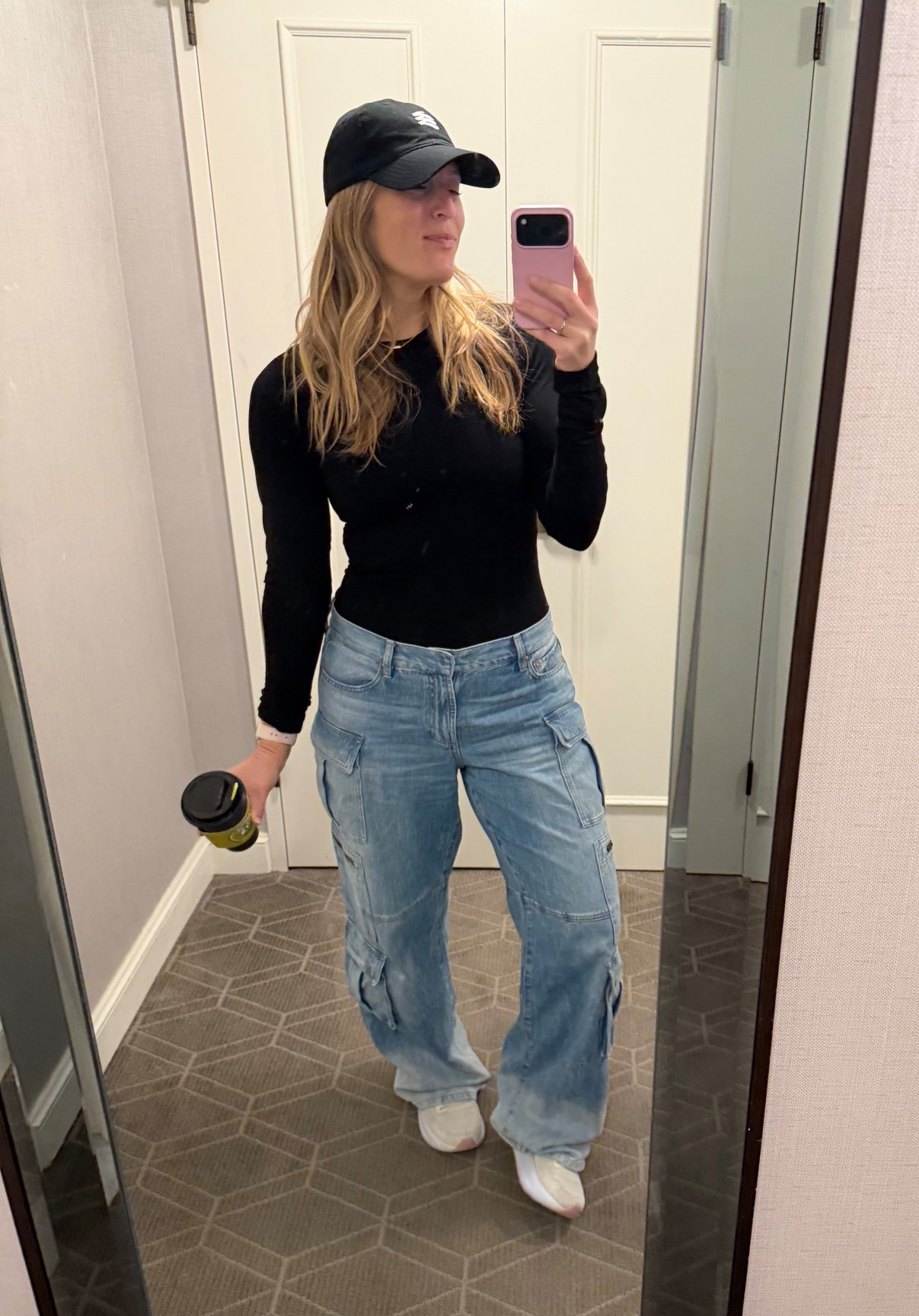 My teenage self could not love these jeans more 🥹

Alice + Olivia … these jeans are PERFECTION 