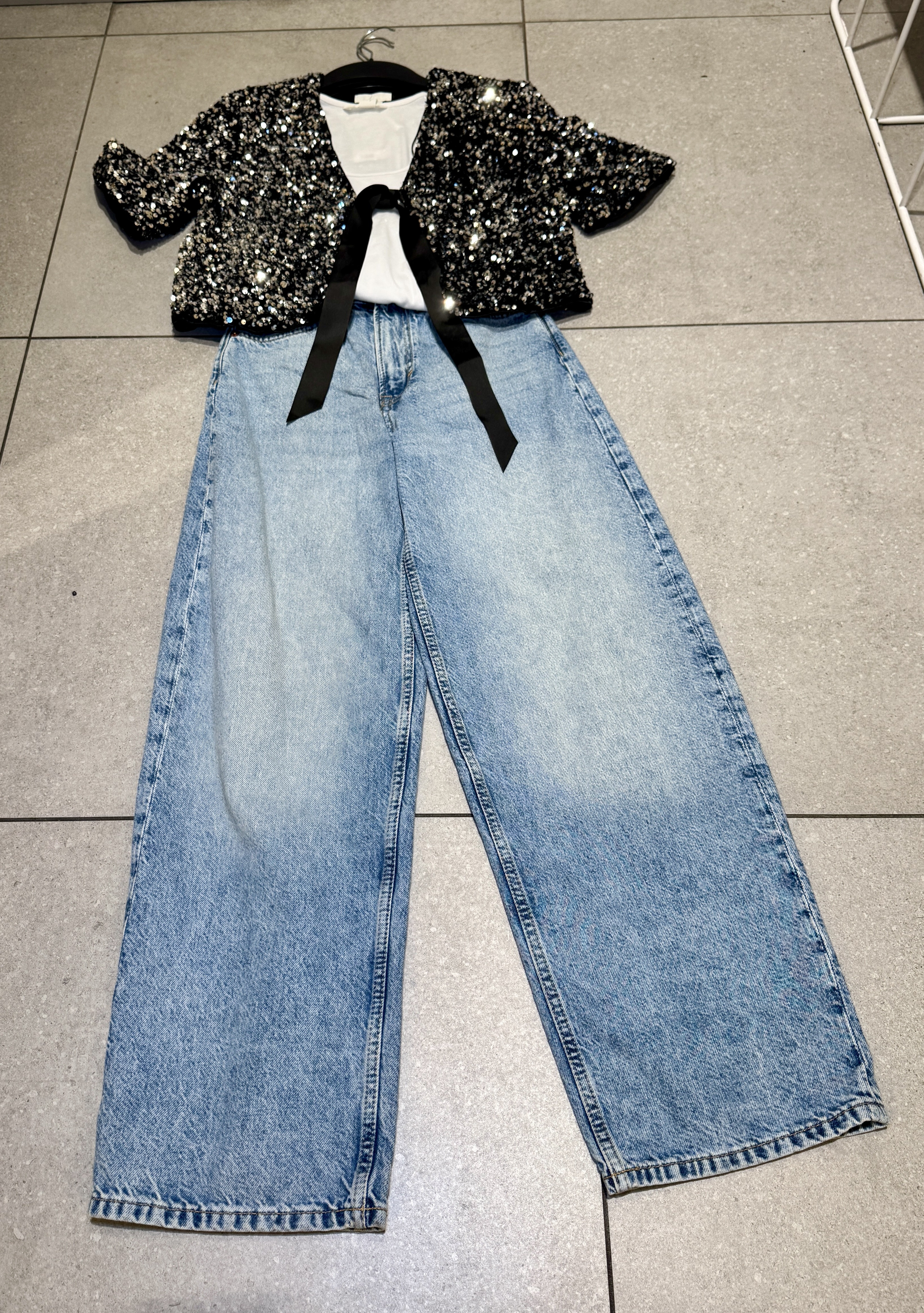 Holiday Outfit

Holiday party perfection… For under $100 total!   H&M really delivered this year on their holiday pieces. Fabulous!

#OOTD #StylingTips #PersonalStyling #effortlesstyle #WinterFashion #personalstylist #nashvillestylist #StyleOver40 #HolidayStyle

#LTKParties #LTKHoliday #LTKFindsUnder50