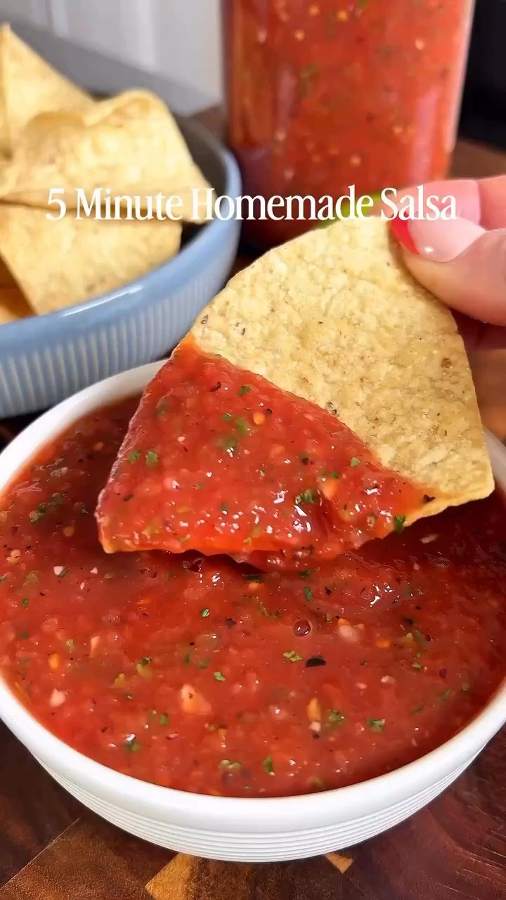 My VIRAL 5 Minute Homemade Salsa recipe! 