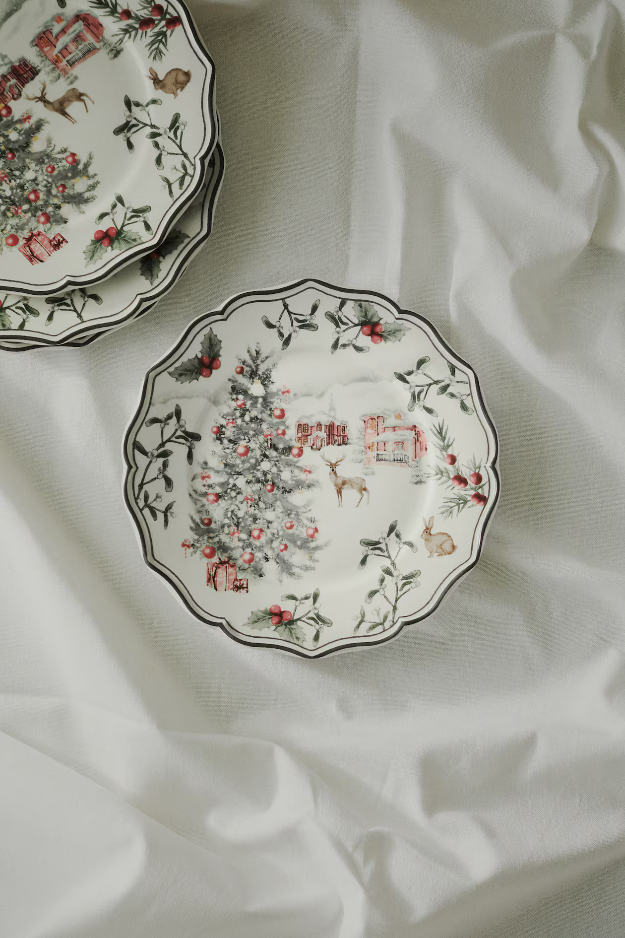 White/Christmas Small Porcelain Plate at H&M Home | H&M CA | H&M (US + CA)