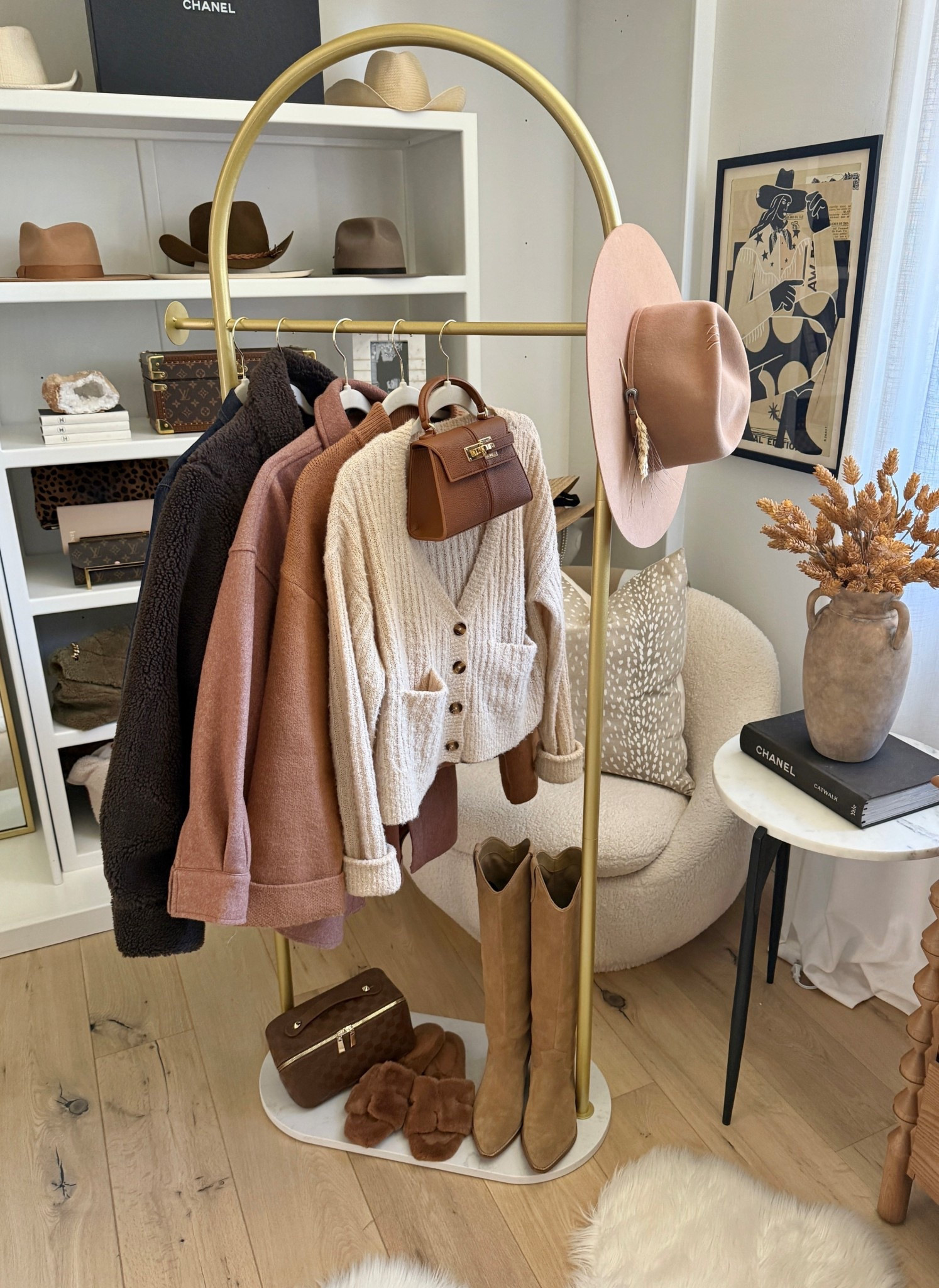 Fall clothing basics to mix and match! Sweaters, shackets, bags, boots, slippers and more!

Closet
Home decor
Amazon 

#LTKSeasonal #LTKHome