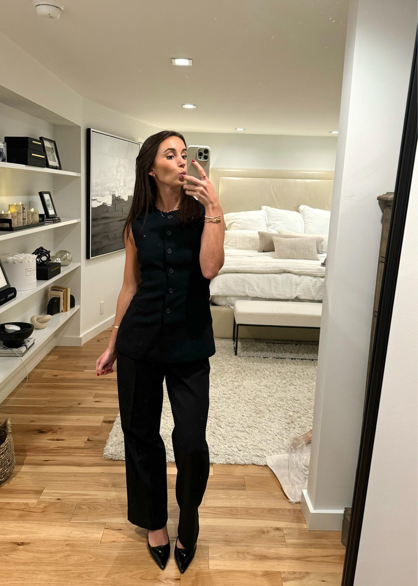 I recommend sizing up on the vest if you have boobs! @aritzia #aritziapartner