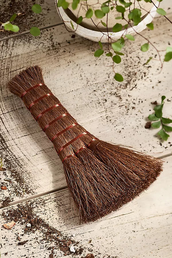 Niwaki Hand Broom | Terrain