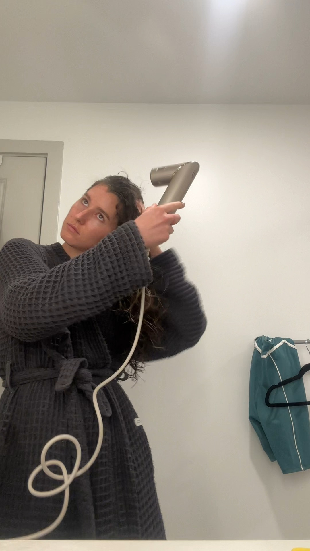 At home blowout in 10 minutes 🫶🏼 #haircare #sharkflexstyle #sharkhair #hairroutine #athomeblowout #blowouttools #blowouts #blowout #ltkstyletip #hairstyling