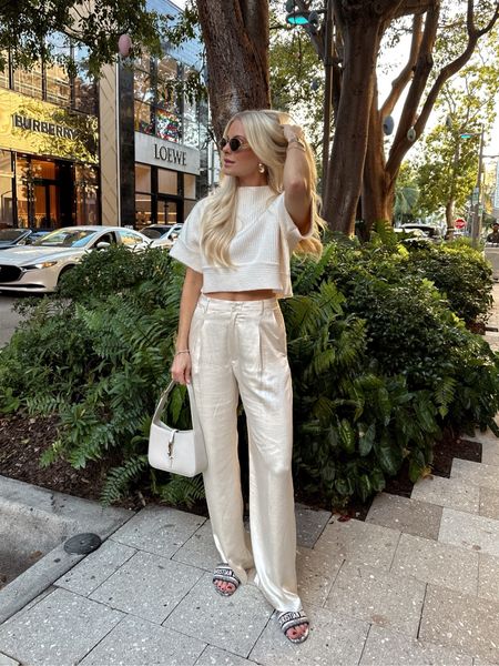 Shopping outfit!

Small in top, 4 in pants (sadly sold out in this color but linking similar)

#kathleenpost #monochrome #miami

#LTKstyletip #LTKtravel #LTKMostLoved