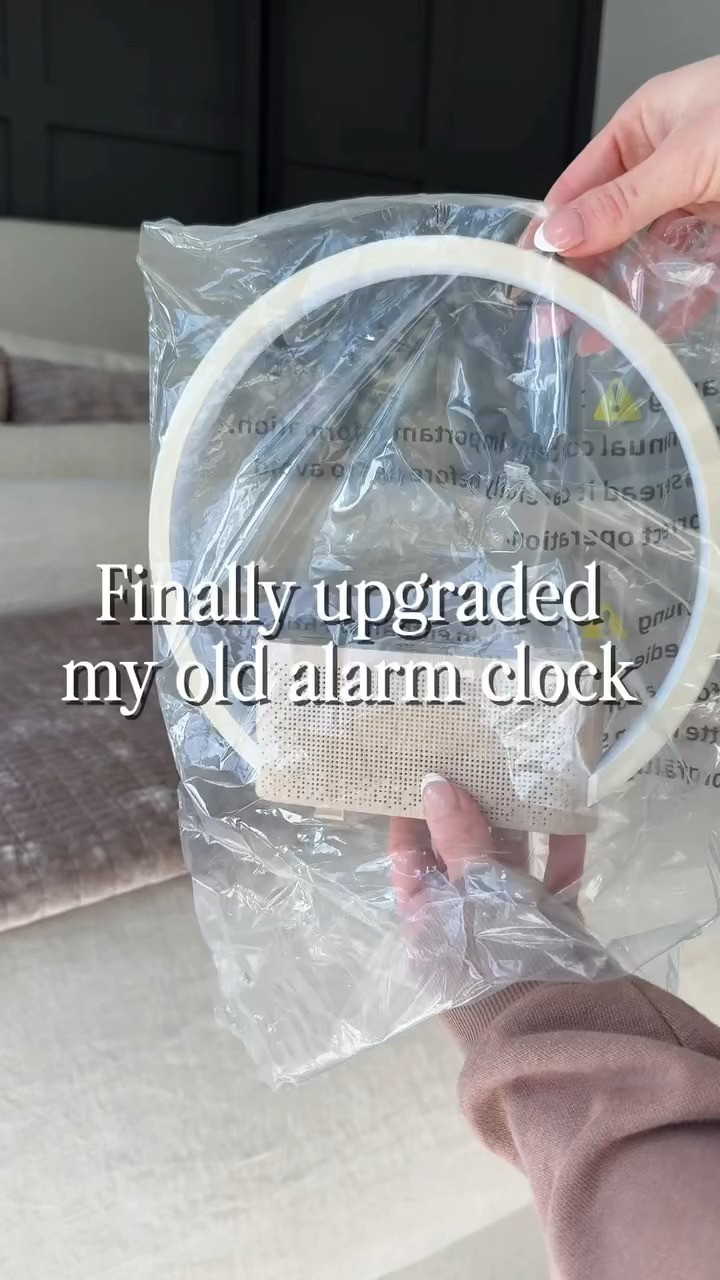  I didn’t realize how harsh my old phone alarm was… until I switched. Waking up to gradual light instead of a blaring sound has completely changed my mornings, calmer, slower, and just better ✨ 

 #LTKdayinmylife #LTKmomlife #LTKOver40