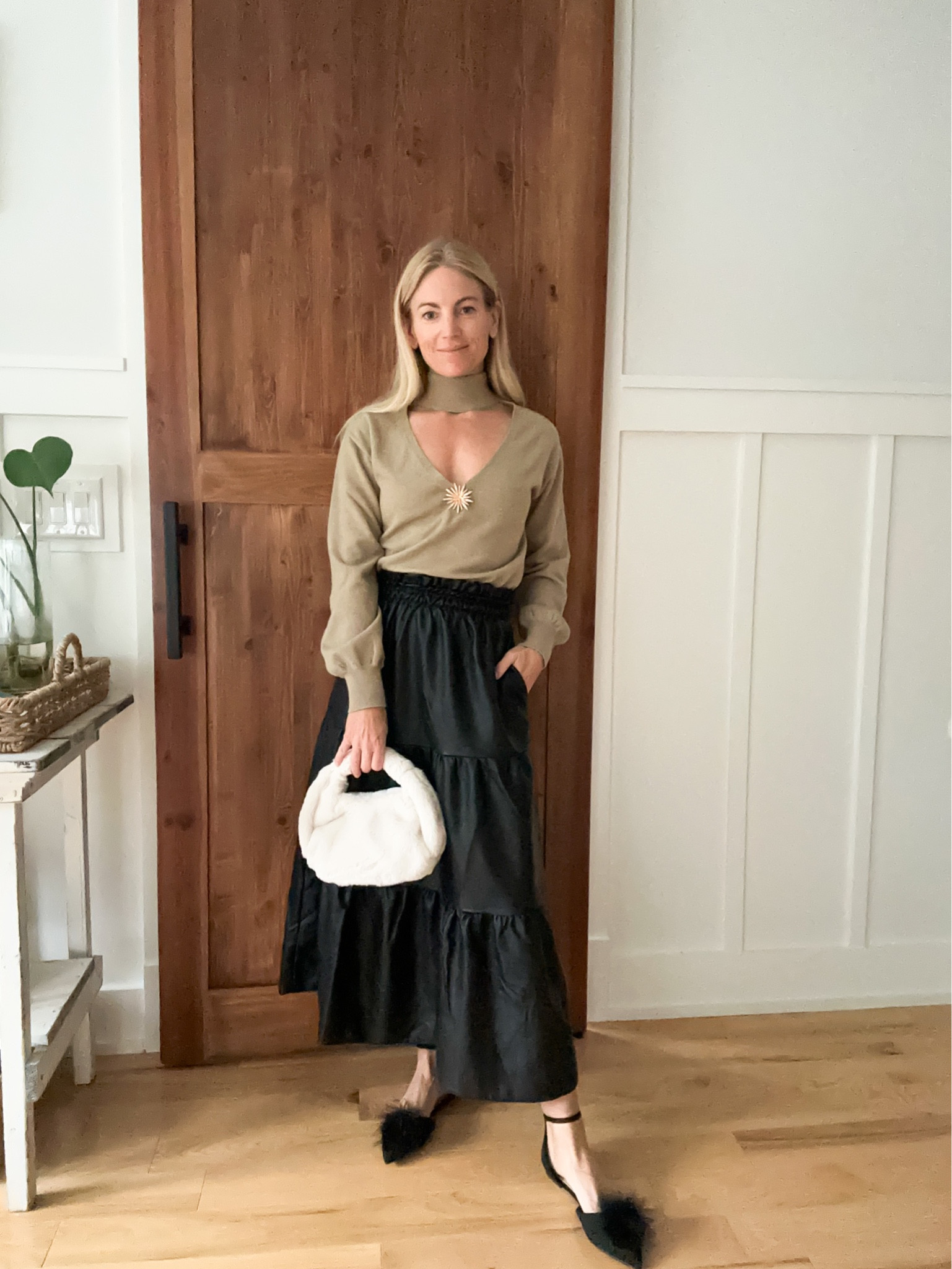 Amazon low back sweater … wearing it reversed here. Lots of color options!


#LTKHoliday #LTKfindsunder50 #LTKshoecrush