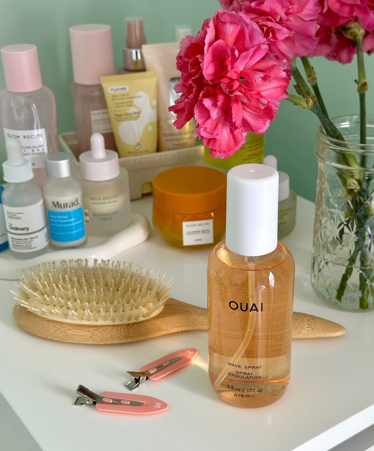 lazy friday hair with @theouai 

what are your friday plans? 
•
•
•
•
•
#gifted #theOUAI #OUAIWaveSpray #OUAI #haircaremusthaves #hairroutine #wavyhair #beachwaves #friday #sephora #trending #microinfluencer #complimentary @influenster