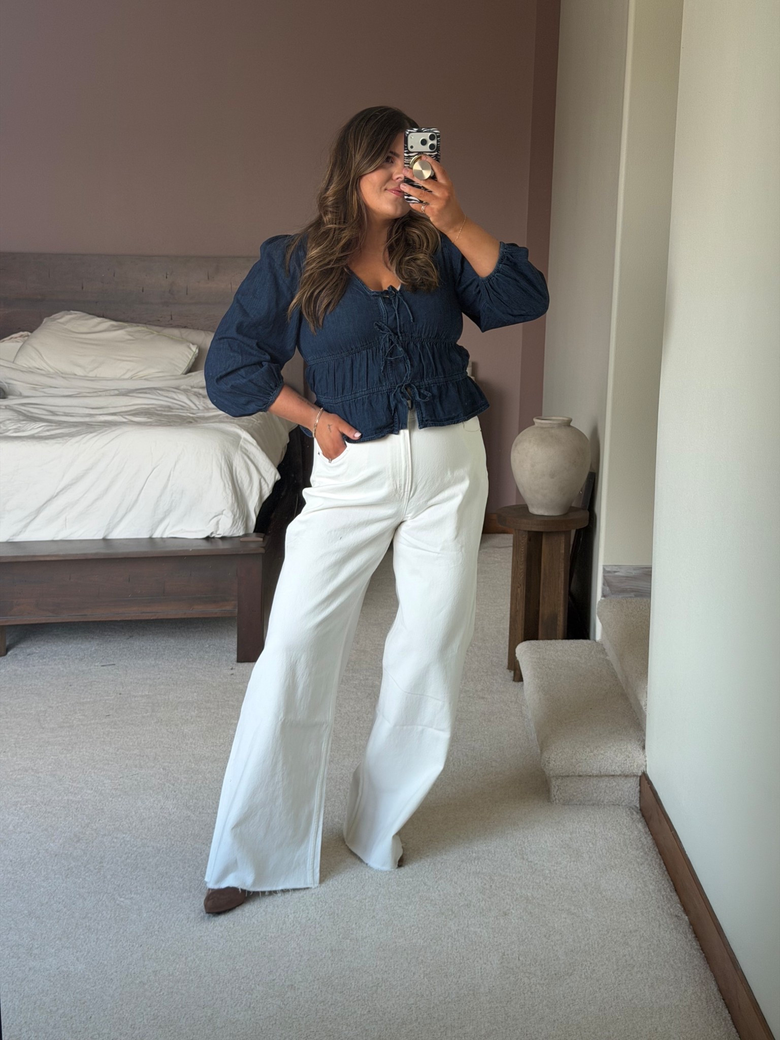 Large In too
33 long white jeans 