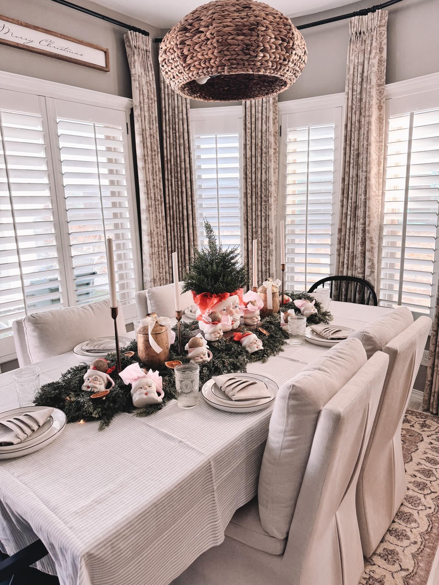 A few stills of my Santa mug centerpiece! I still can’t believe I found this set. I’ve changed my centerpiece a few times now but I think this is my favorite one! And is anyone else swooning over those gorgeous curtains from @unicurt_curtain_ they really make this space! 

Curtains: @unicurt_curtain_ 
Rug: @revival 
Linens: @solinohome 

#christmassettting #christmascenterpiece #christmastable