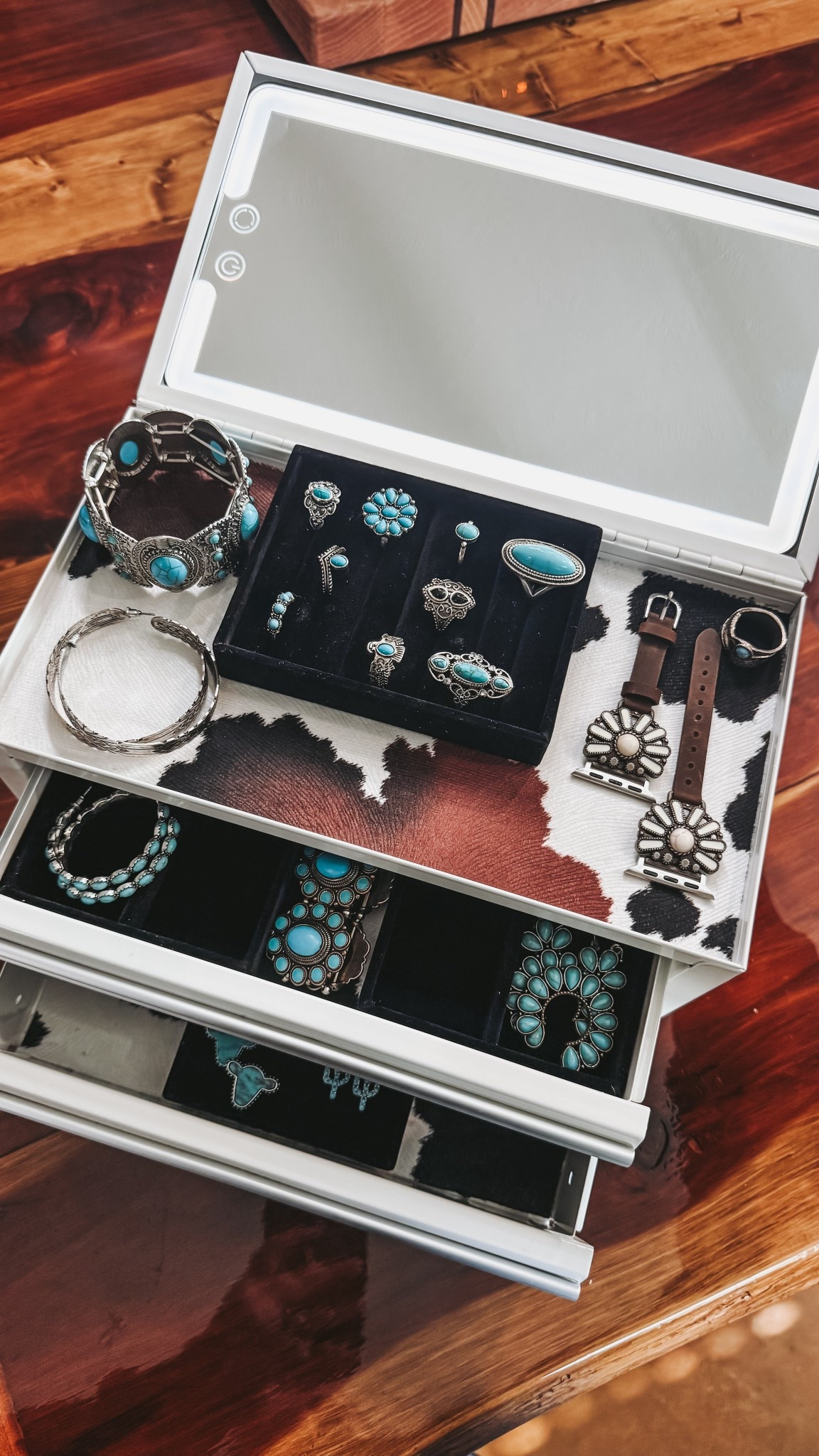 DIY Western Jewelry Mini Toolbox 🐮🖤

#LTKSeasonal #LTKBeauty #LTKHome