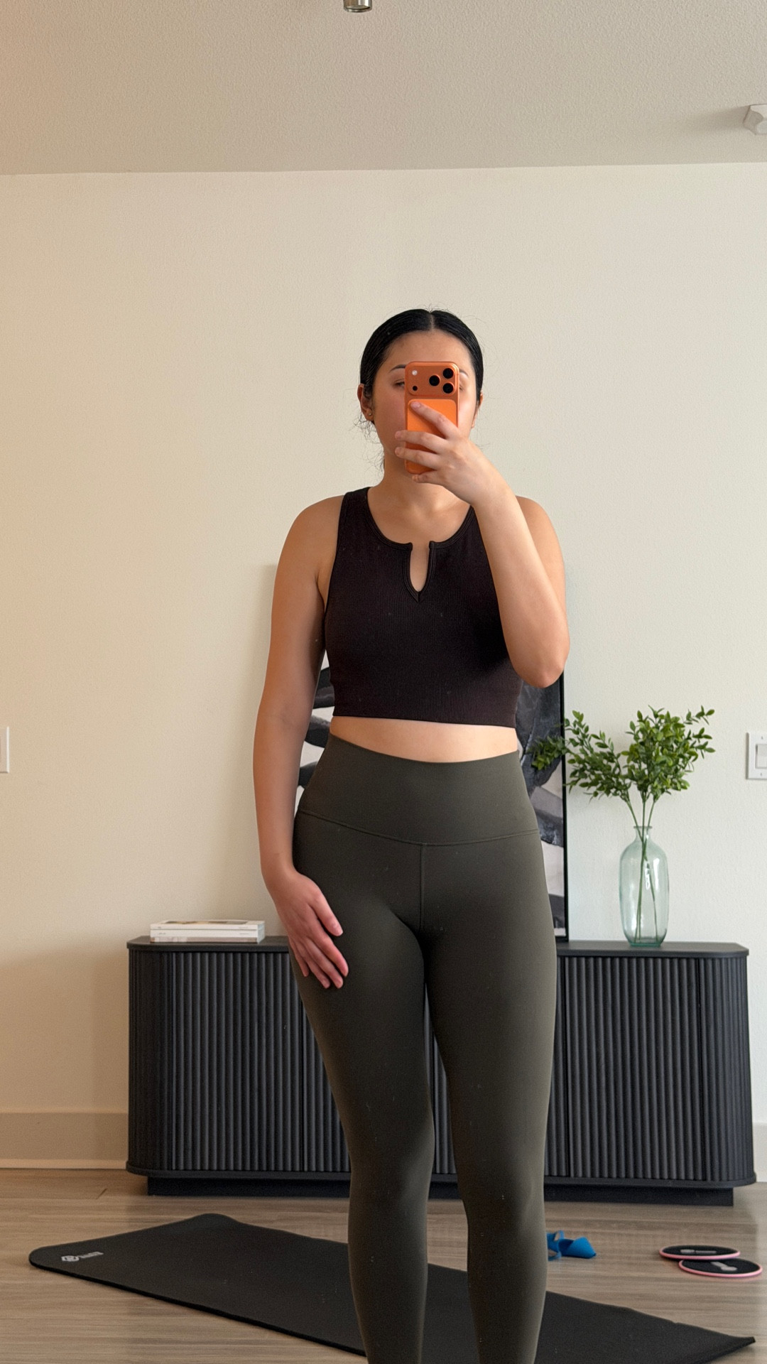 Workout outfit inspo 🤎 brown and green combo. My workout today had me soooo tired 😂 that’s why I made the help me face

Butter Leggings dark olive size 6 @Aritzia 
Yogalicious Top size small @Marshalls 


32” bust, 30” waist, 40” hip 

#LTKootd #LTKActive #LTKfitnessgoals