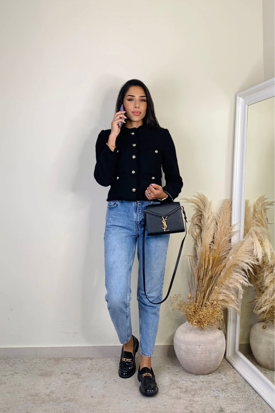 My favorite fall outfit✨ 
Jacket- mango
Jeans - Mango
Loafers - Mango 
Bag - cassandra YSL bag 
Old money, capsule wardrobe Essentials, tweed jacket 