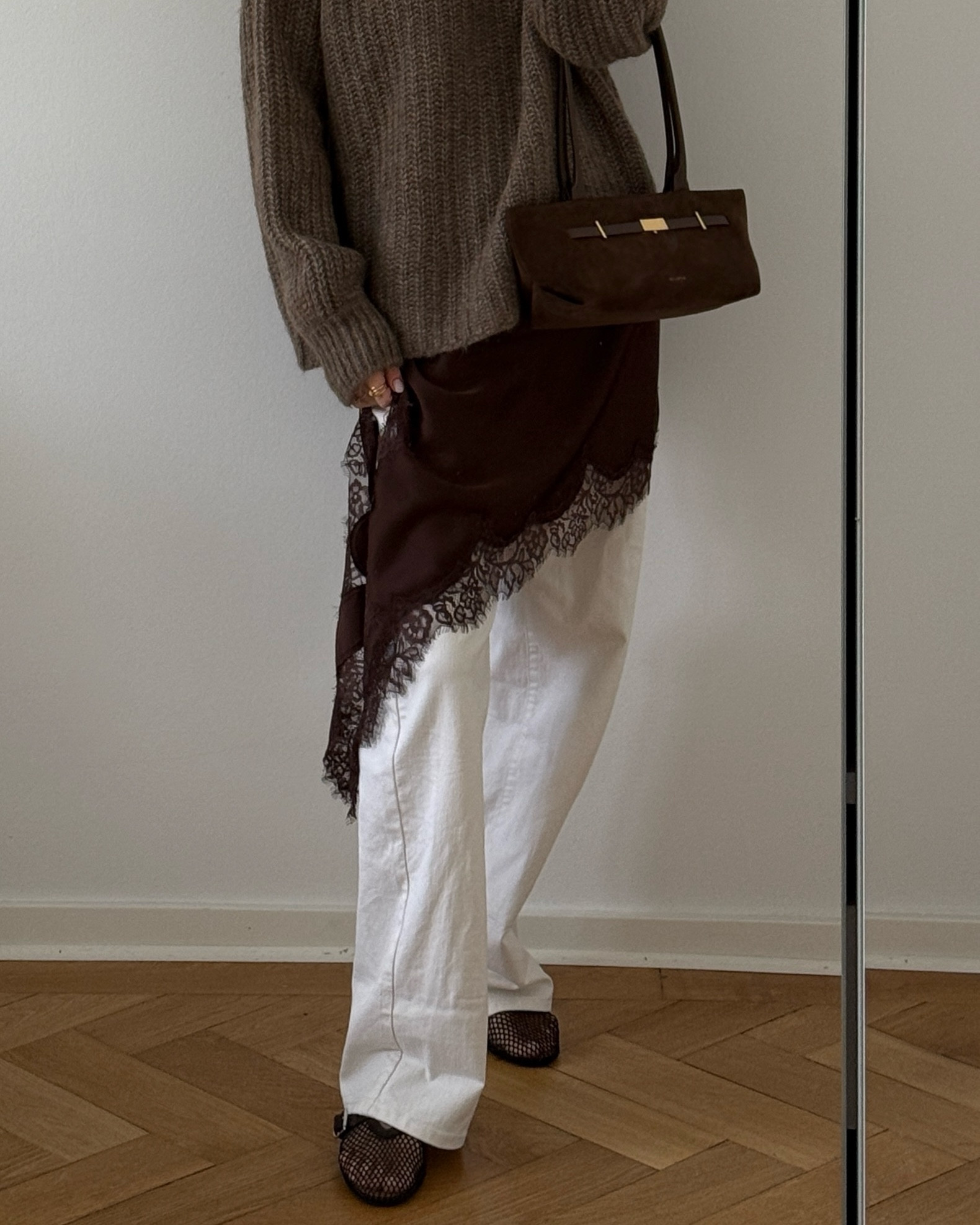 comfy autumn attire • wearing a cozy taupe knit, a brown silk top & white wide leg denim pants - combined with mesh ballerinas and a chic brown suede bag • 

Gemütliches Herbstoutfit • Ich trage einen kuscheligen taupe farbenen Strickpullover, ein braunes Seidentop und eine weiße, weit geschnittene Denim-Hose – kombiniert mit Mesh-Ballerinas und einer schicken braunen Wildledertasche.
#herbstoutfit #herbst #autumn #braun #knit #strick 

#LTKeurope #LTKdeutschland #LTKstyletip