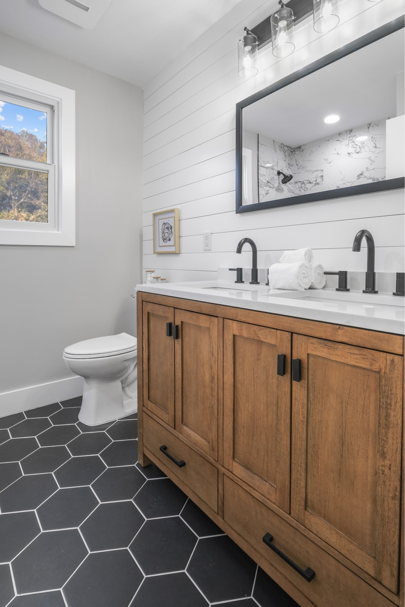 Love this bathroom! 

#LTKFind #LTKhome #LTKstyletip