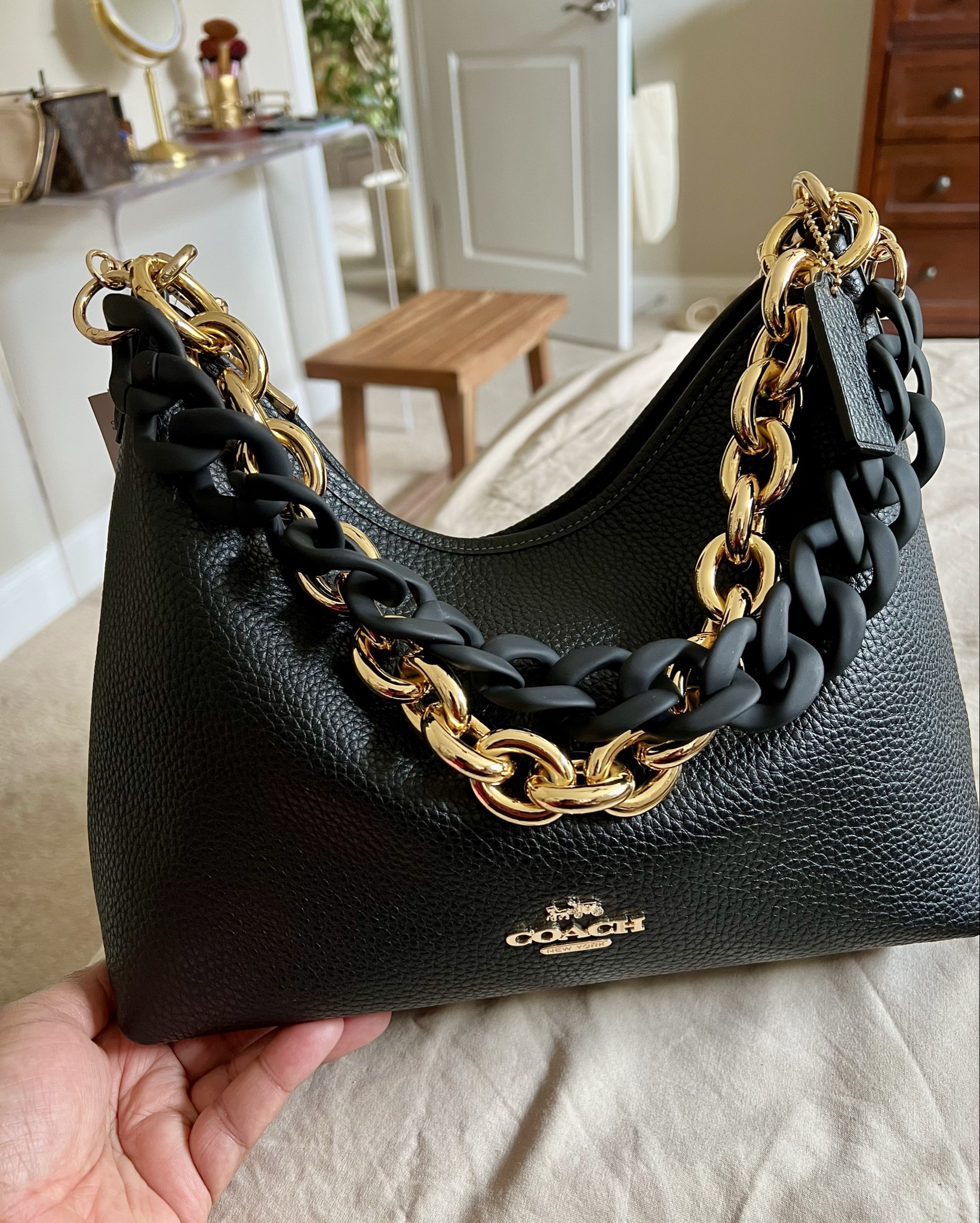 Grab the perfect Coach VDay gift for yourself or loved at 15% sitewide! 🖤

#LTKSaleAlert #LTKStyleTip #LTKGiftGuide