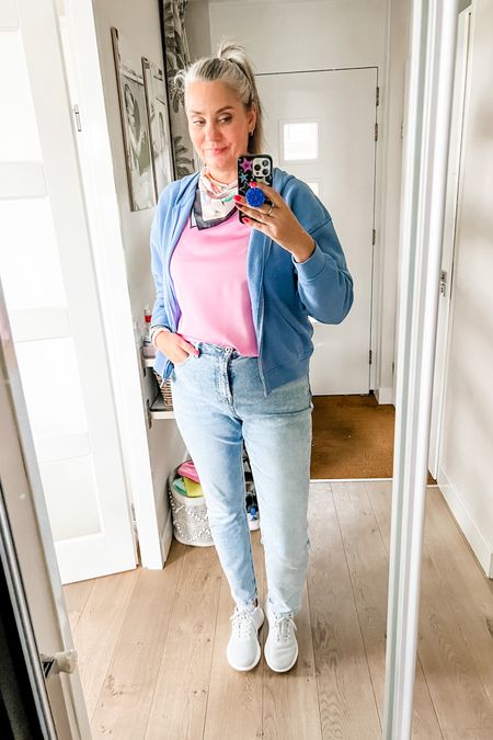 Ootd - Sunday. A Sunday with no plans besides cleaning and going for a walk. Pink satin t-shirt under a blue hooded zip up sweatshirt, straight stretch jeans (Norah), a satin bandana with eyes print and grey slip in Vivaia sneakers. 



#LTKshoecrush #LTKstyletip #LTKeurope
