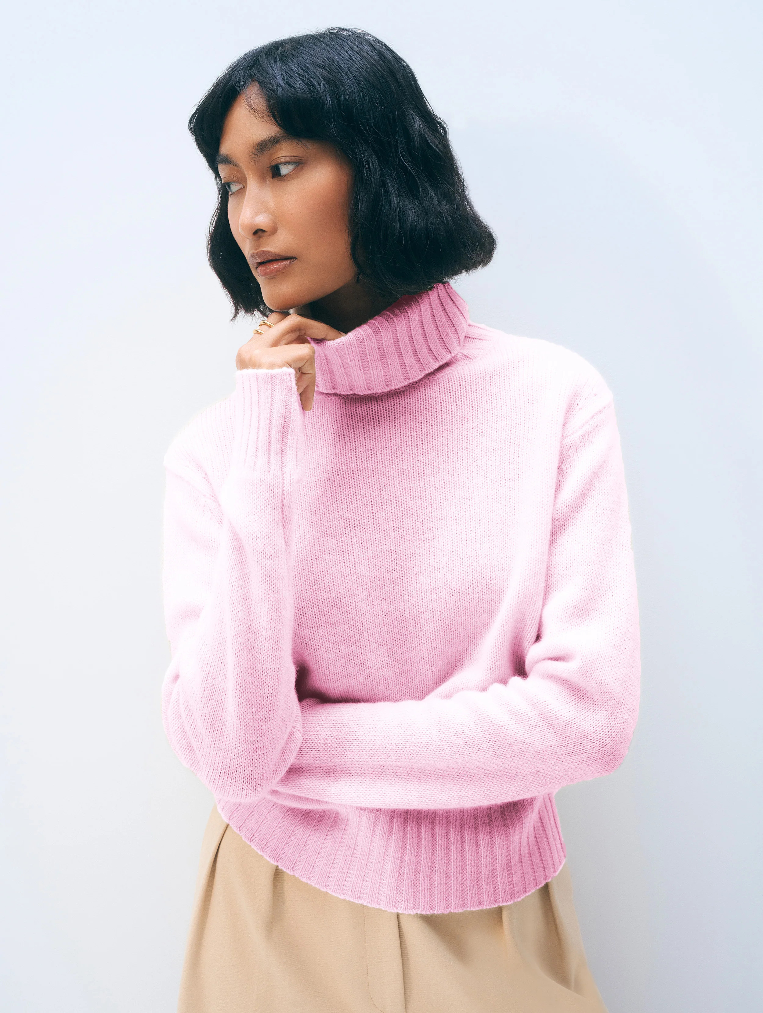 White & Warren Cashmere Featherweight Turtleneck Sweater in Pink size Medium | White and Warren