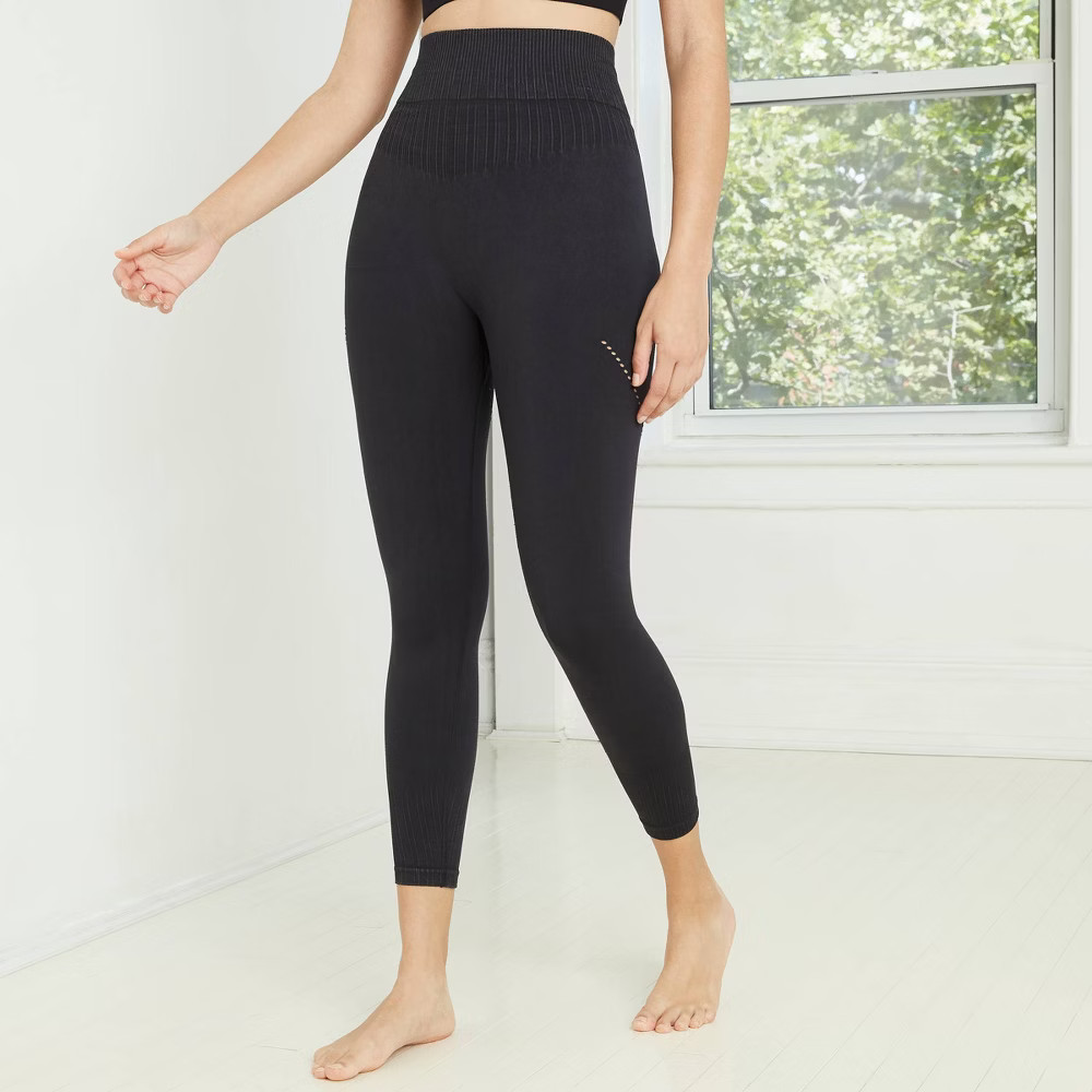 Woen's High-Waisted Sealess 7/8 Leggings - JoyLab™ | Target
