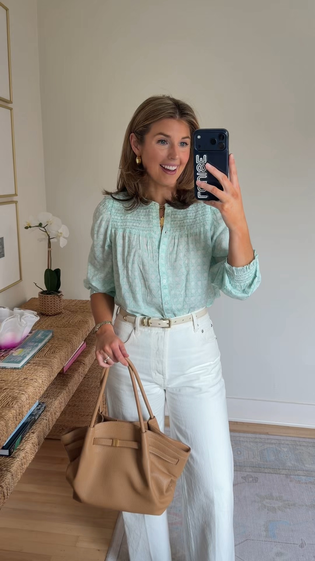 Spring workwear outfit idea! Wearing an XS in top and 26 in jeans 