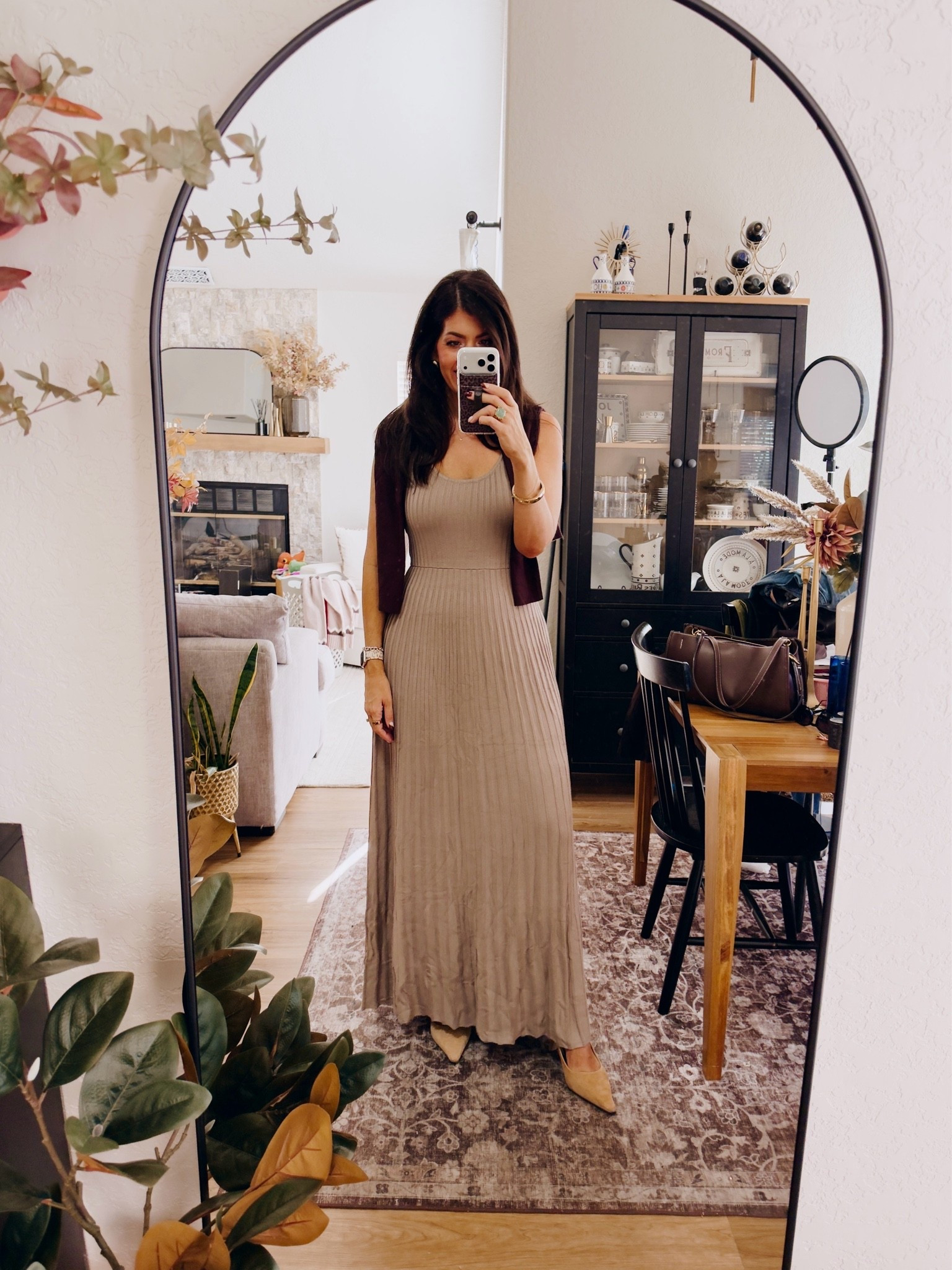 Yesterdays work ootd
In a medium tall knit dress
Medium shapewear