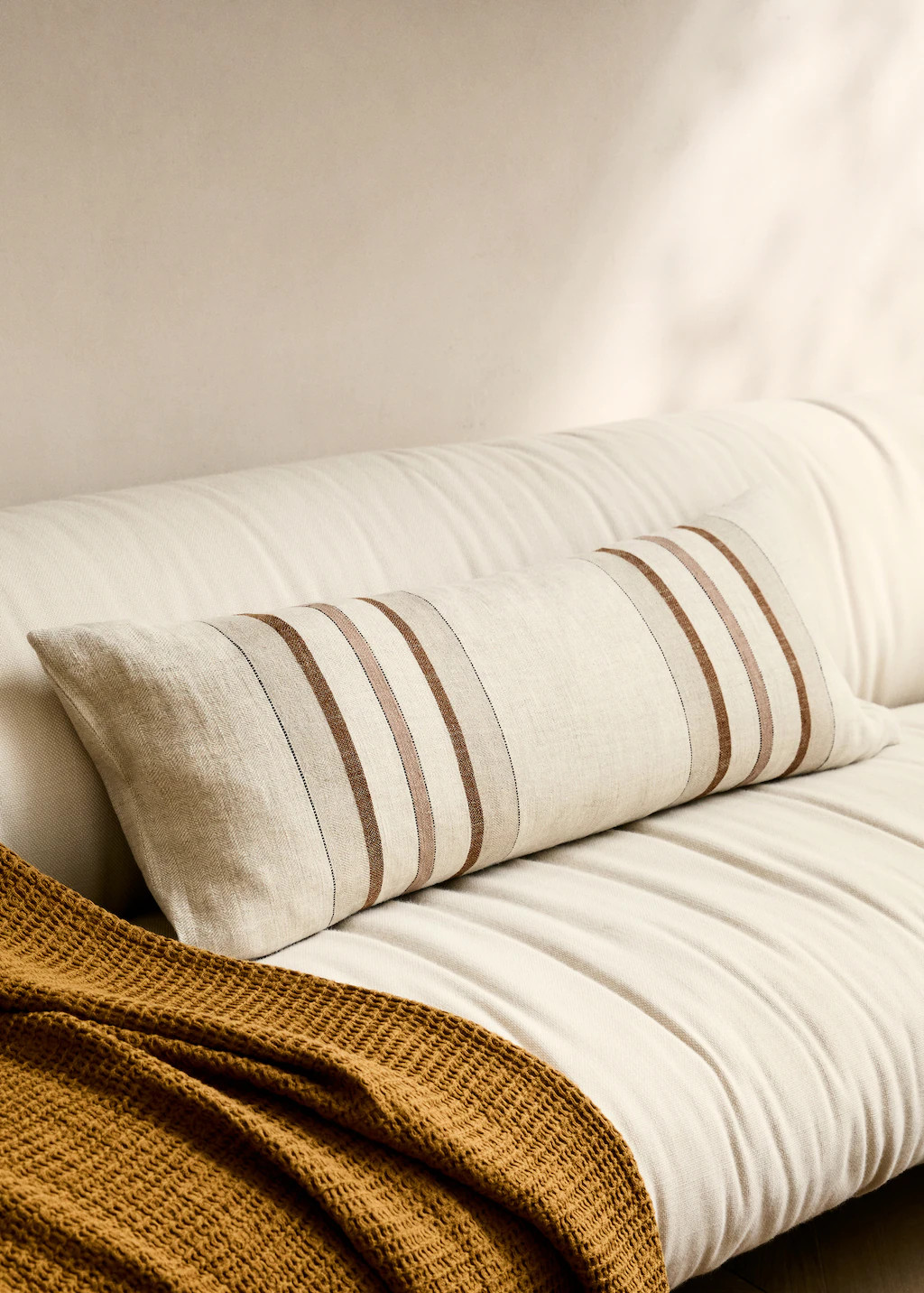 Linen cushion cover with woven stripes 35x90 cm | Mango (US/MX/AU)