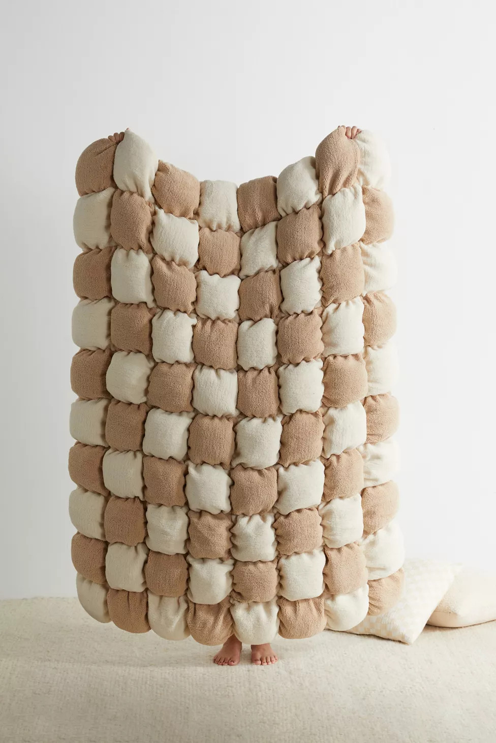 Marshmallow Cloud Fleece Throw Blanket | Urban Outfitters (US and RoW)