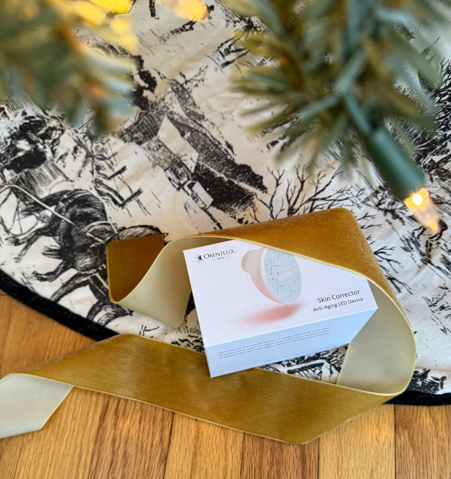 Need a gift idea for your sister, mom, husband or BFF? The Omnilux Mini Skin Corrector would make the perfect gift under the tree. #omniluxled #omniluxambassador

#LTKselfcare #LTKGiftGuide #LTKHoliday
