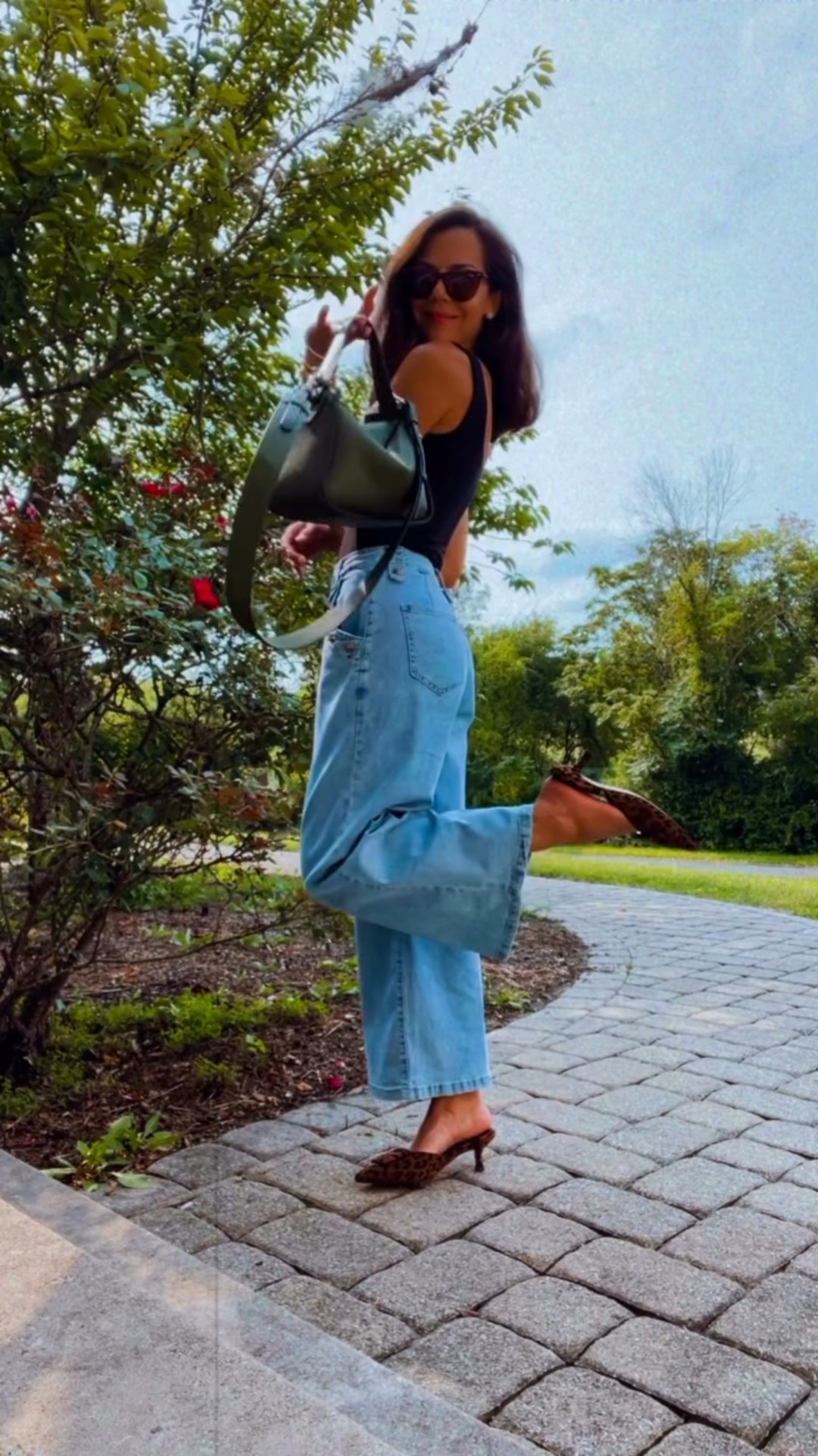 ❤️❤️

I’m wearing a size XS in the pants. (Set) I would size up a 1/2 in the slingbacks for a more comfortable fit. The bag is so good! Comes in two other colors. 

#LTKStyleTip #LTKFindsUnder50 #LTKOver40