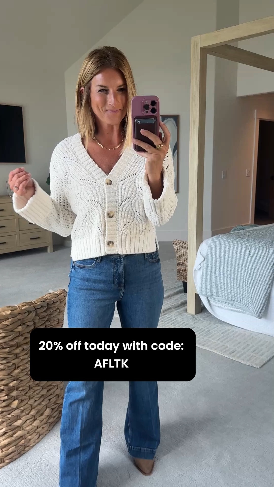 I 💛 this cardigan from @abercrombie .. and for the next 48 hours you can save 20% with code AFLTK [shop my favorites below] 👇